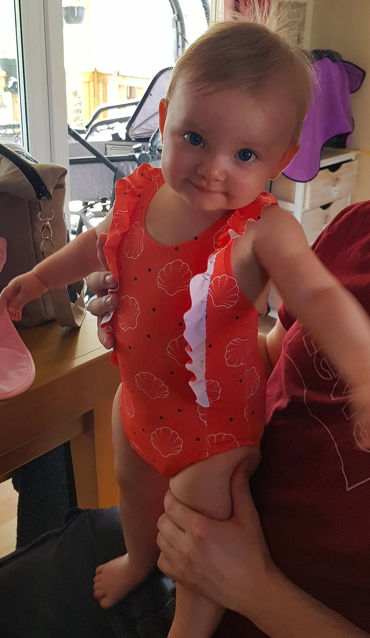 Colleen a rejoint le concours — aidez-le/la à gagner de superbes lots ! arm, baby_toddler_clothing, cheek, dress, finger, gesture, hairstyle, hand, happy, joint, lip, mouth, neck, person, pink, shoulder, skin, sleeve, smile, thigh