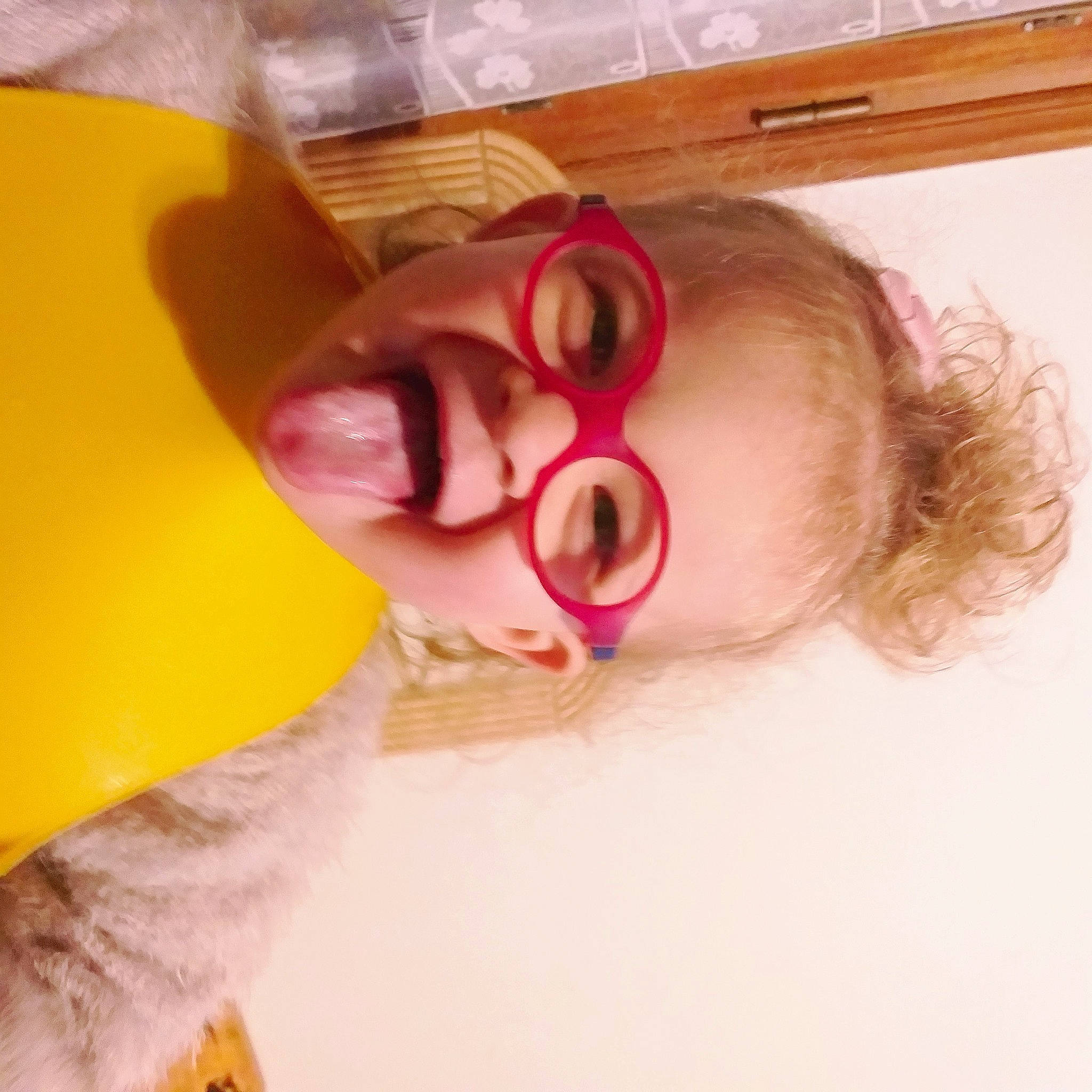 Nellya a rejoint le concours — aidez-le/la à gagner de superbes lots ! baby, comfort, ear, eyelash, eyewear, fawn, glasses, happy, nail, nose, orange, person, pink, selfie, smile, stuffed_toy, sunglasses, toddler, toy, vision_care