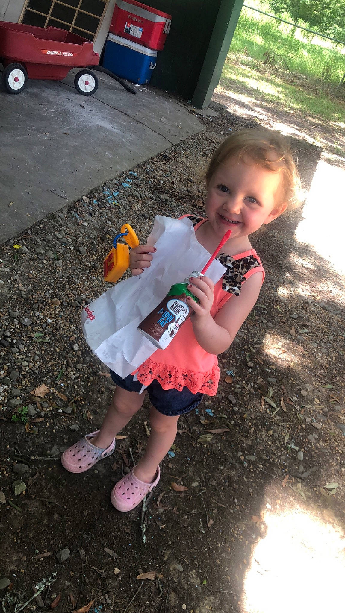 Payslee is registered to the contest to win money with this photo: baby, baby_toddler_clothing, bumper, child, eye, flip_flops, foot, joy, person, sandal, slipper, sock, tire_care, tooth, vehicle_registration_plate