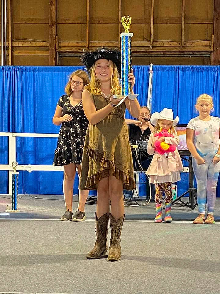 Emmalina is registered to the contest to win money with this photo: boot, choreography, clothing, curtain, dress, entertainment, event, fashion_design, footwear, fun, hat, headwear, human_leg, joy, performance_art, performing_arts, person, public_event, recreation, shoe