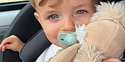 Gabriel a rejoint le concours — aidez-le/la à gagner de superbes lots ! toddler, child, car_seat, pacifier, stuffed_animal, plush_toy, beads, safety_belt, blue_eyes, blond_hair, striped_shirt, indoors, seatbelt, cute, baby_accessory, car_interior, close_up, person, infant, holding