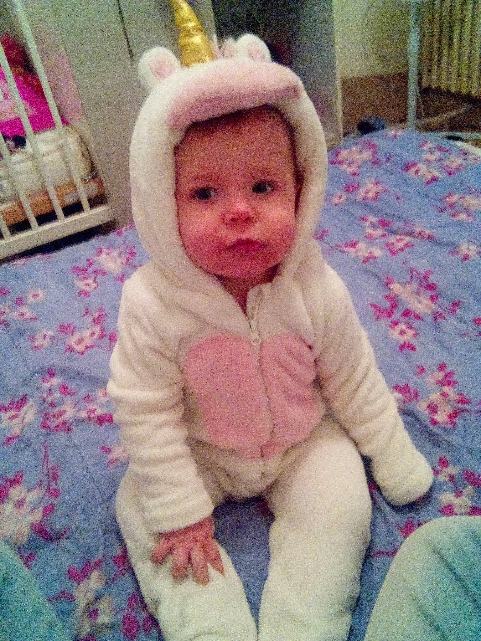 Kenza a rejoint le concours — aidez-le/la à gagner de superbes lots ! baby, baby_products, baby_toddler_clothing, baby_toys, bed, bed_sheet, bedding, bedroom, child, comfort, infant_bed, linens, nursery, person, pink, shelf, sitting, textile, toddler