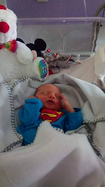 Ivan participe au concours pour gagner de l'argent avec cette photo : baby, bedtime, birth, child, childbirth, hospital, infant_bed, person, room, sleep, toddler