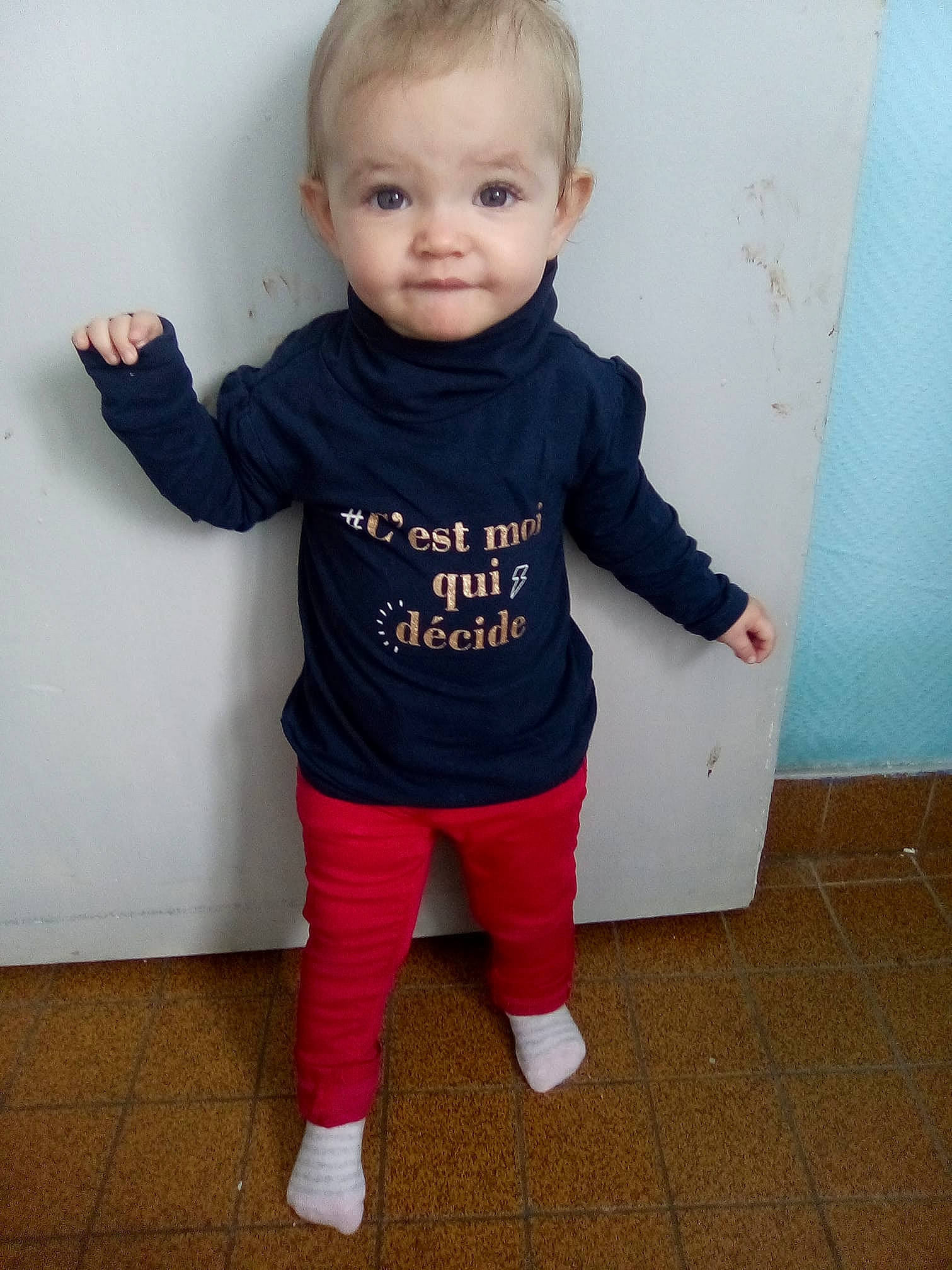 Mymy a rejoint le concours — aidez-le/la à gagner de superbes lots ! arm, baby, baby_toddler_clothing, cheek, child, clothing, face, footwear, fun, head, jeans, outerwear, person, pink, shoe, skin, sleeve, standing, t_shirt, toddler