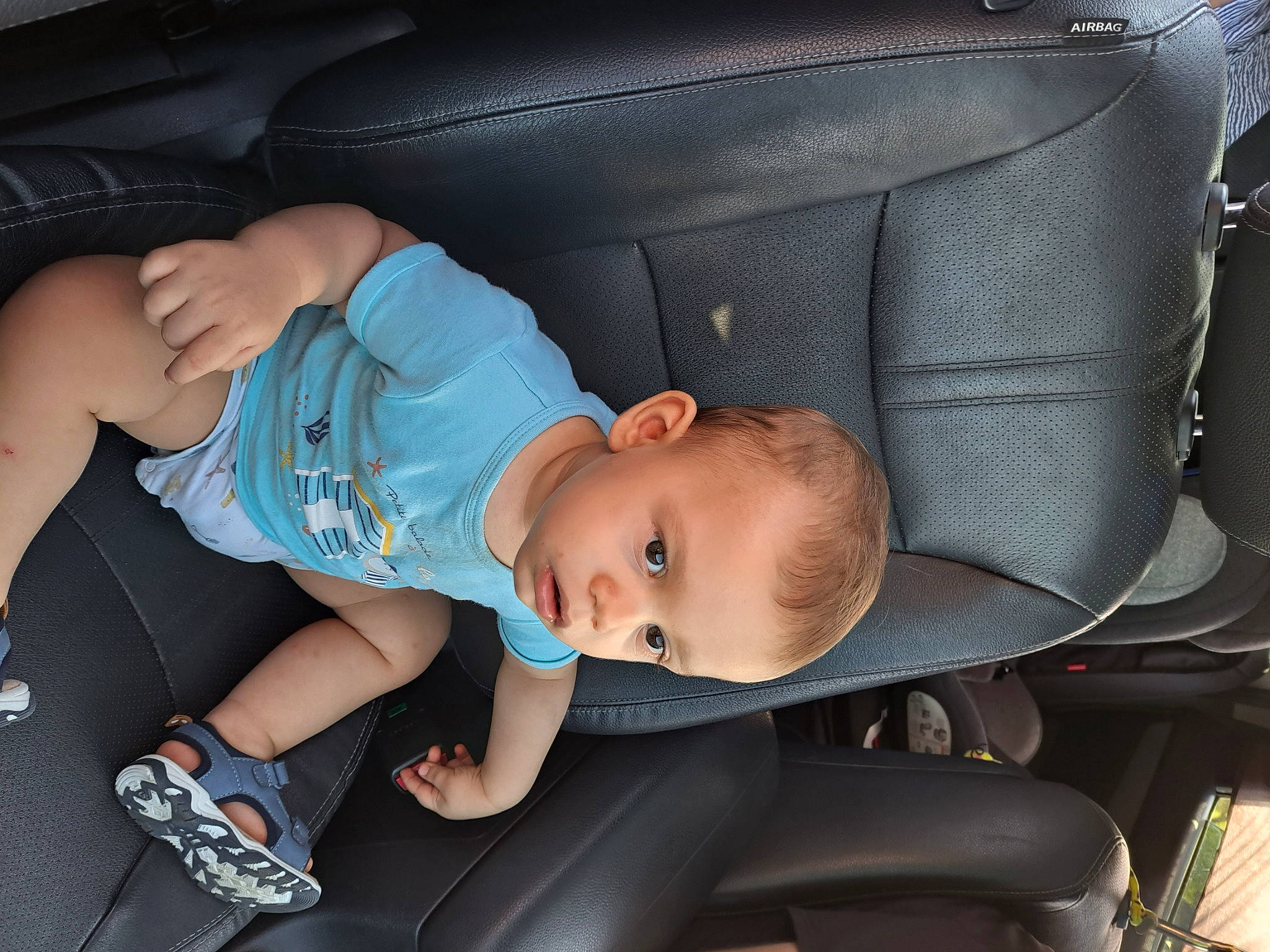 Antony a rejoint le concours — aidez-le/la à gagner de superbes lots ! auto_part, automotive_design, automotive_exterior, baby, baby_carriage, baby_products, baby_toddler_clothing, bag, car_seat, car_seat_cover, chair, child, comfort, family_car, fun, luxury_vehicle, motor_vehicle, person, sitting, toddler