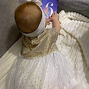 Luna a rejoint le concours — aidez-le/la à gagner de superbes lots ! art, baby, baby_toddler_clothing, bridal_accessory, comfort, costume_hat, dress, event, fashion_design, formal_wear, gown, hat, headgear, headpiece, human_body, jewellery, linens, sleeve, toddler, toy