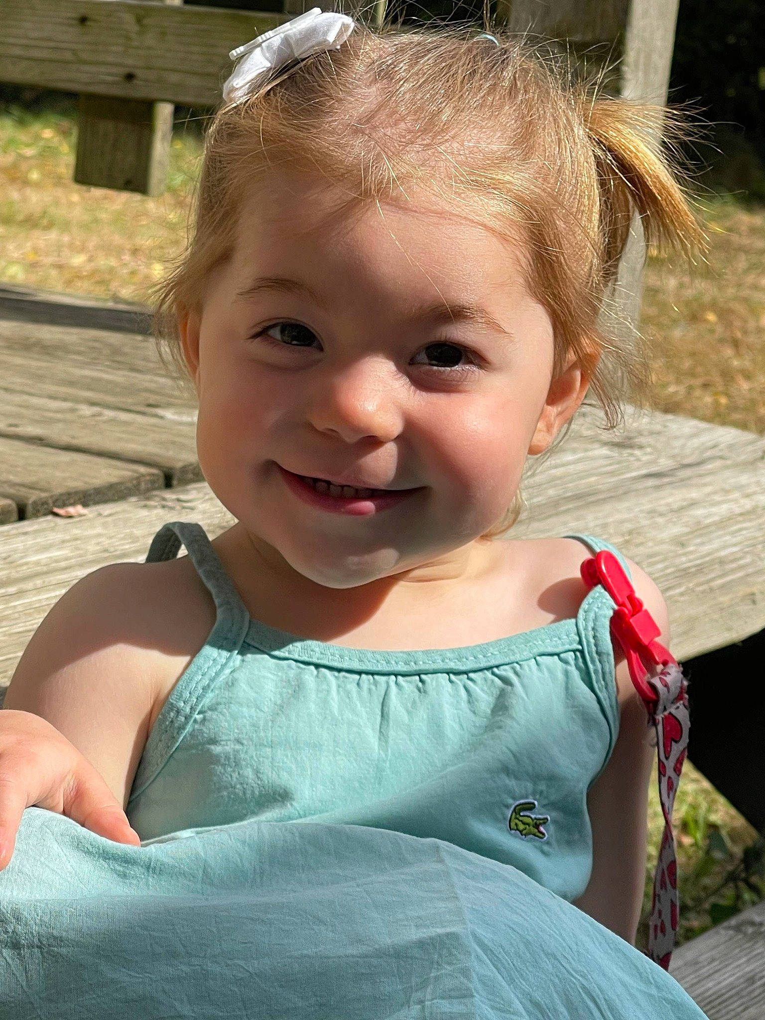 Luna participe au concours pour gagner de l'argent avec cette photo : baby_toddler_clothing, cheek, chin, eye, face, fun, grass, hairstyle, happy, head, iris, joy, leisure, lip, people_in_nature, person, pink, plant, recreation, skin