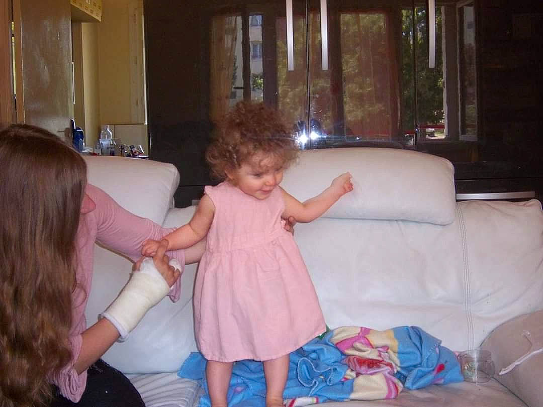 Luna a rejoint le concours — aidez-le/la à gagner de superbes lots ! child, fun, person, room, smile, toddler, vacation