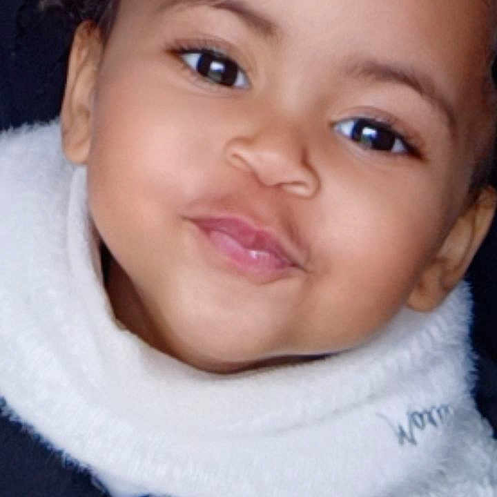 Jemima a rejoint le concours — aidez-le/la à gagner de superbes lots ! accessories, baby, bodypart, clothing, coat, earring, face, happy, head, jacket, jeans, jewelry, mouth, pants, person, photography, portrait, selfie, smile, teeth
