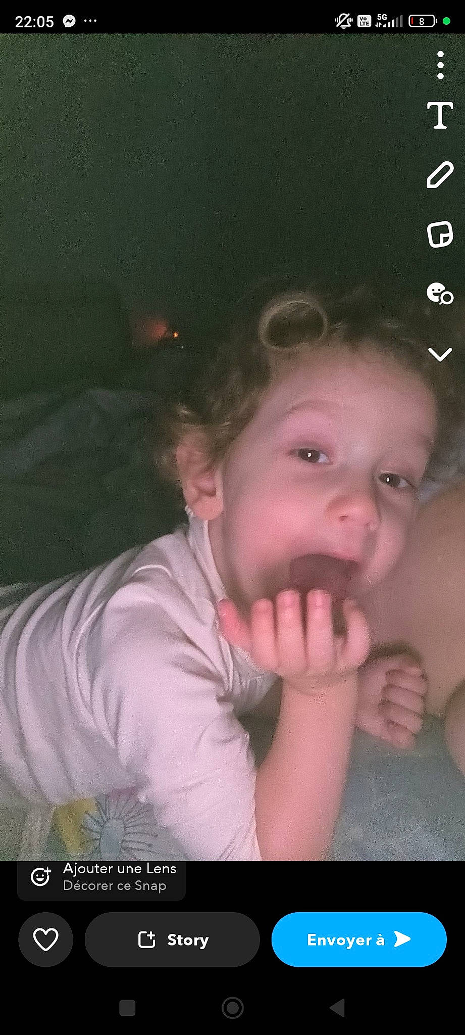 Aya a rejoint le concours — aidez-le/la à gagner de superbes lots ! arm, baby, cheek, ear, eyebrow, eyelash, finger, flash_photography, forehead, gesture, hand, happy, iris, jaw, lip, mouth, nose, person, smile, thumb