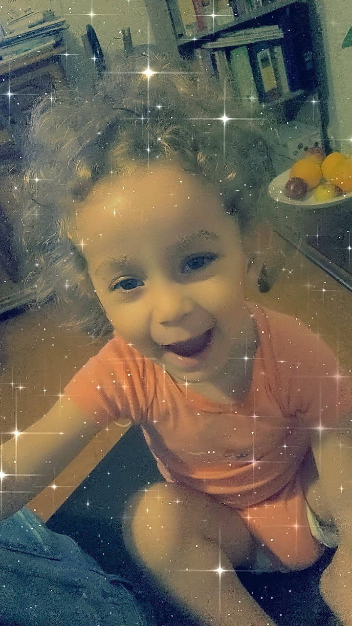 Aya a rejoint le concours — aidez-le/la à gagner de superbes lots ! art, baby, cheek, eye, flash_photography, fun, hairstyle, happy, head, human, human_body, iris, joy, lighting, mouth, nose, organ, person, smile, space