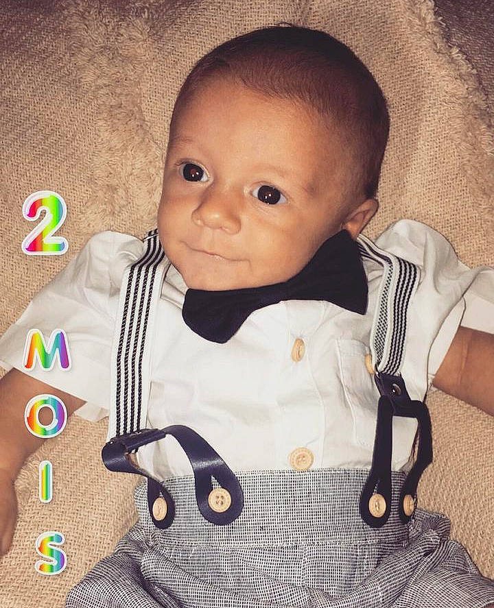 Ylan participe au concours pour gagner de l'argent avec cette photo : baby, baby_products, baby_toddler_clothing, beauty, button, cheek, child, collar, cool, dress_shirt, fashion_accessory, formal_wear, happy, outerwear, pattern, person, product, sleeve, t_shirt, textile