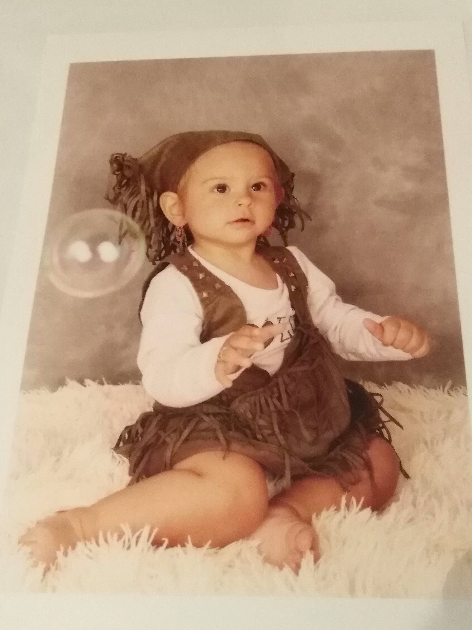 Paloma participe au concours pour gagner de l'argent avec cette photo : art, baby, child, child_model, long_hair, person, photograph, photography, portrait, smile, snapshot, stock_photography, toddler, vintage_clothing