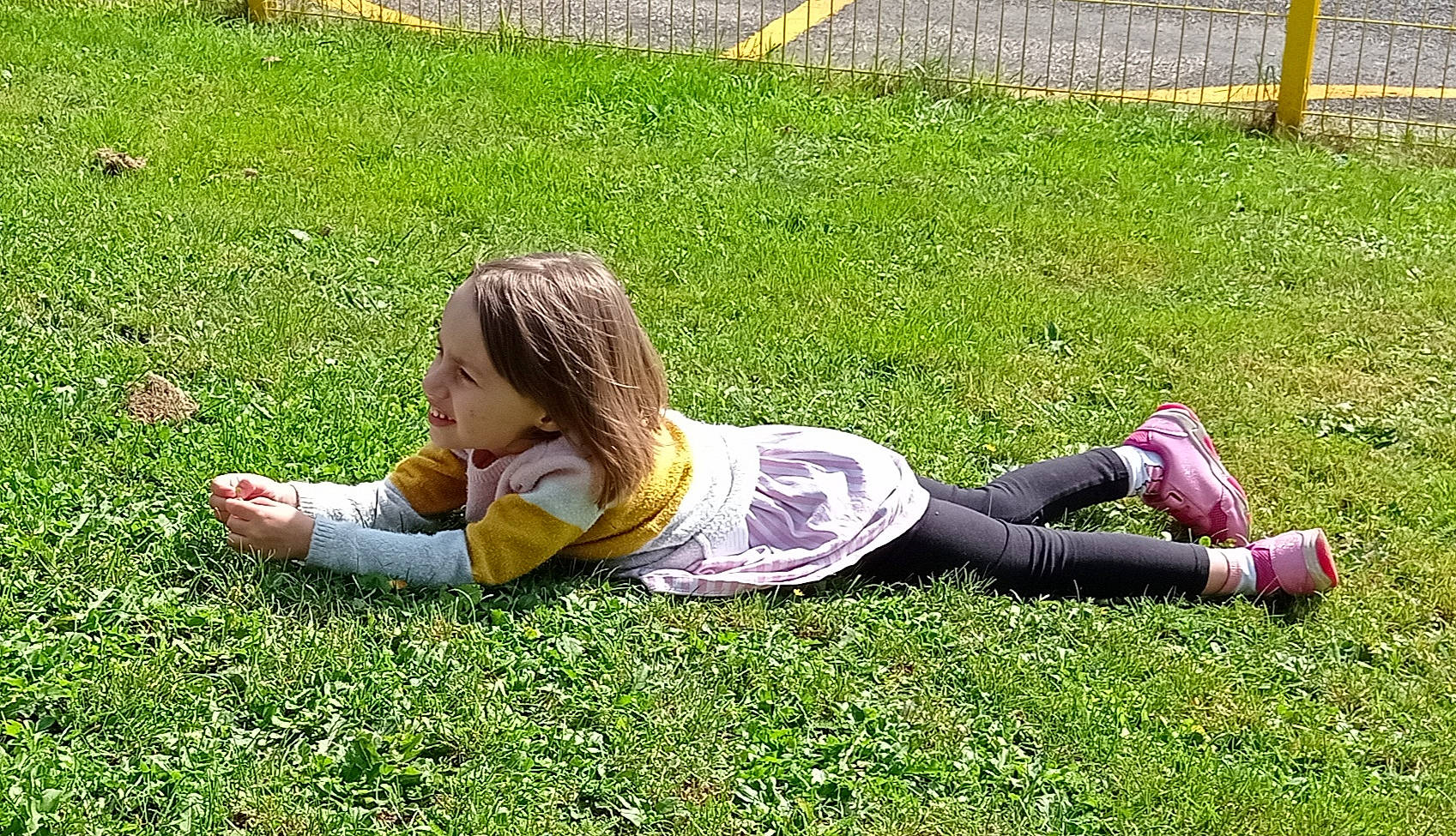 Sarah participe au concours pour gagner de l'argent avec cette photo : fence, flooring, fun, grass, grass_family, grassland, groundcover, happy, human_leg, joy, knee, lawn, leg, leisure, people_in_nature, person, plant, recreation, shoe, sitting