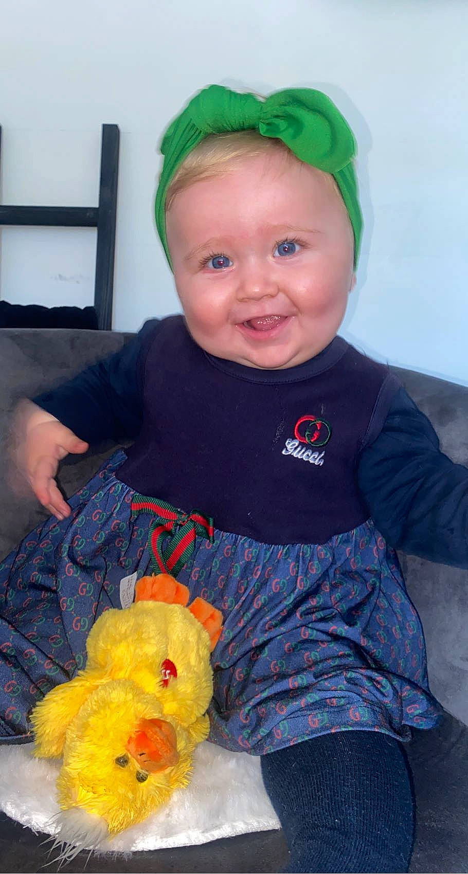 Luccia participe au concours pour gagner de l'argent avec cette photo : arm, baby_toddler_clothing, cap, cheek, hand, happy, head, human_body, iris, joy, organ, people, person, pink, red, skin, sleeve, smile, textile, toddler