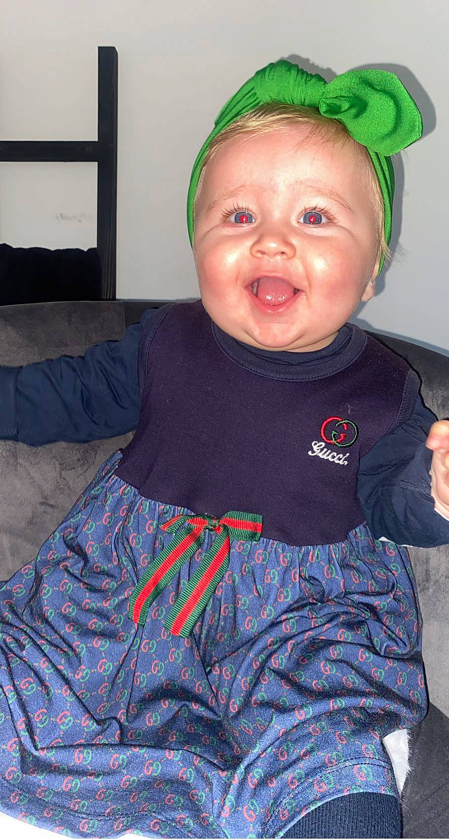 Luccia participe au concours pour gagner de l'argent avec cette photo : baby, baby_toddler_clothing, cheek, chin, eye, facial_expression, forehead, hairstyle, happy, head, iris, lip, mouth, nose, person, skin, sleeve, smile, standing, t_shirt