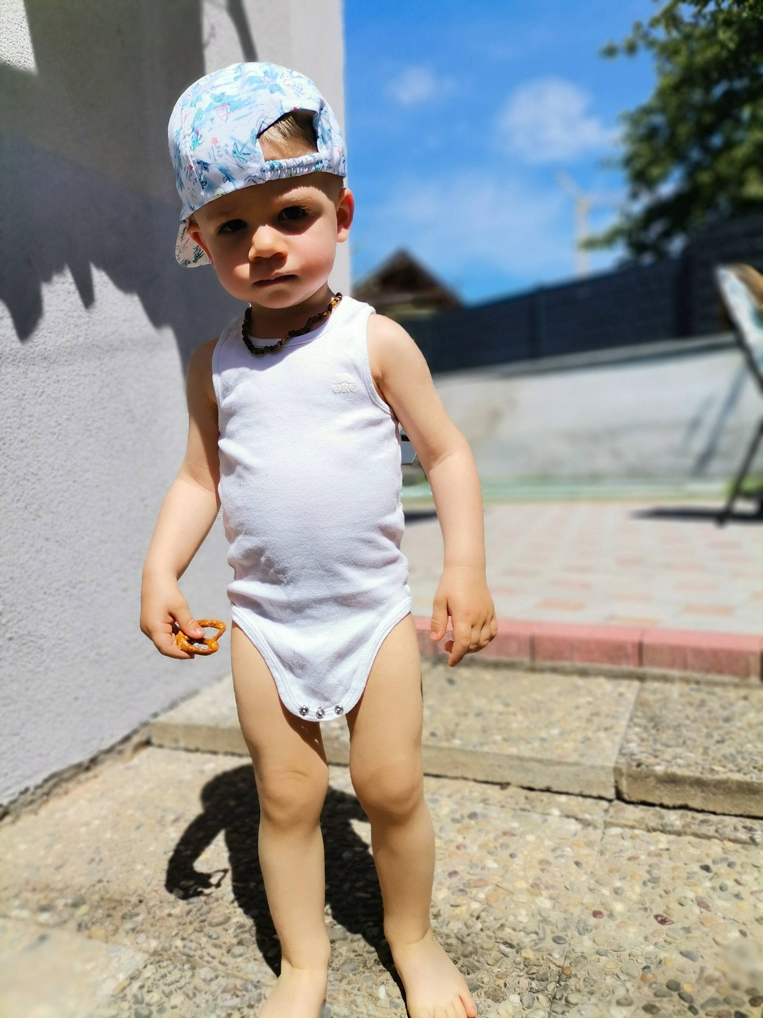 Noah participe au concours pour gagner de l'argent avec cette photo : cap, dress, electric_blue, eyewear, fun, happy, hat, head, headgear, headwear, human_leg, knee, leisure, person, recreation, sky, sleeve, street_fashion, thigh, toddler