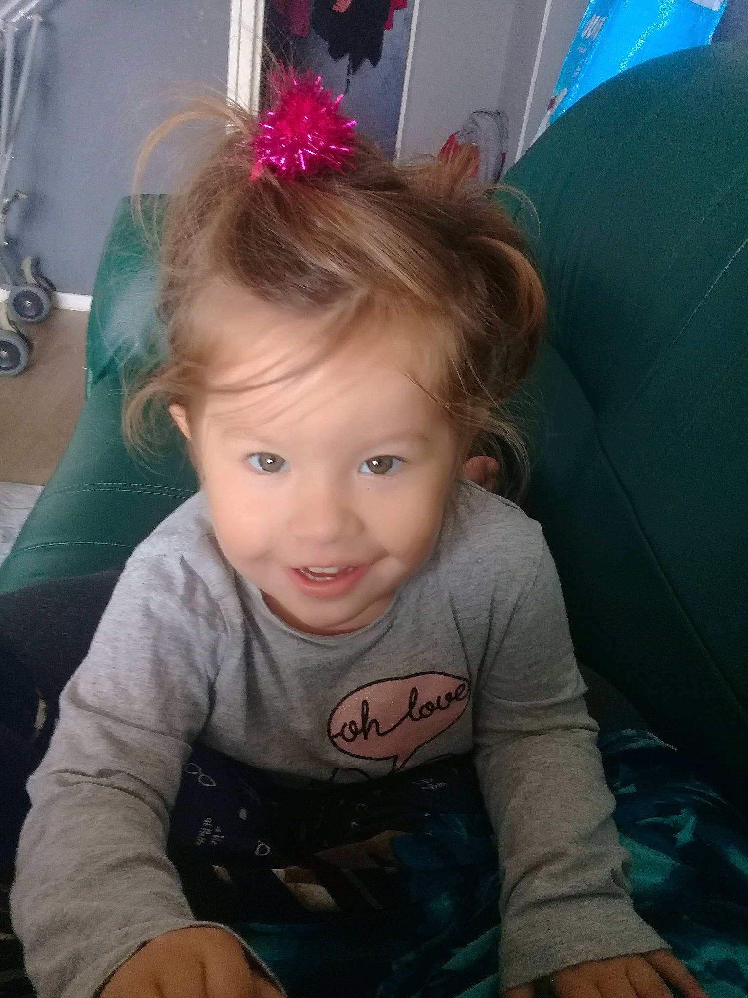 Nour participe au concours pour gagner de l'argent avec cette photo : baby, cheek, child, cool, ear, eye, face, fun, hair, hair_accessory, hairstyle, head, headgear, iris, lip, nose, person, pink, skin, smile