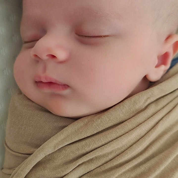 Ziad participe au concours pour gagner de l'argent avec cette photo : baby, blanket, cheeks, closeup, cozy, ear, face, head, indoors, infant, mouth, newborn, nose, peaceful, resting, serene, skin, sleeping, soft, wrapped