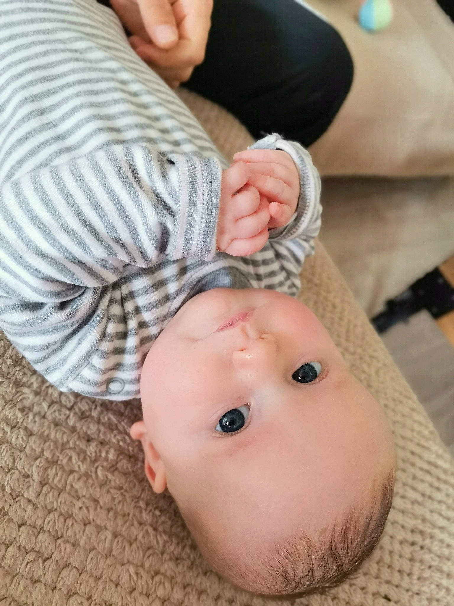 Emilio a rejoint le concours — aidez-le/la à gagner de superbes lots ! baby, baby_toddler_clothing, cheek, child, collar, comfort, eye, eyelash, gesture, happy, head, nose, pattern, person, portrait_photography, sitting, skin, sleeve, toddler