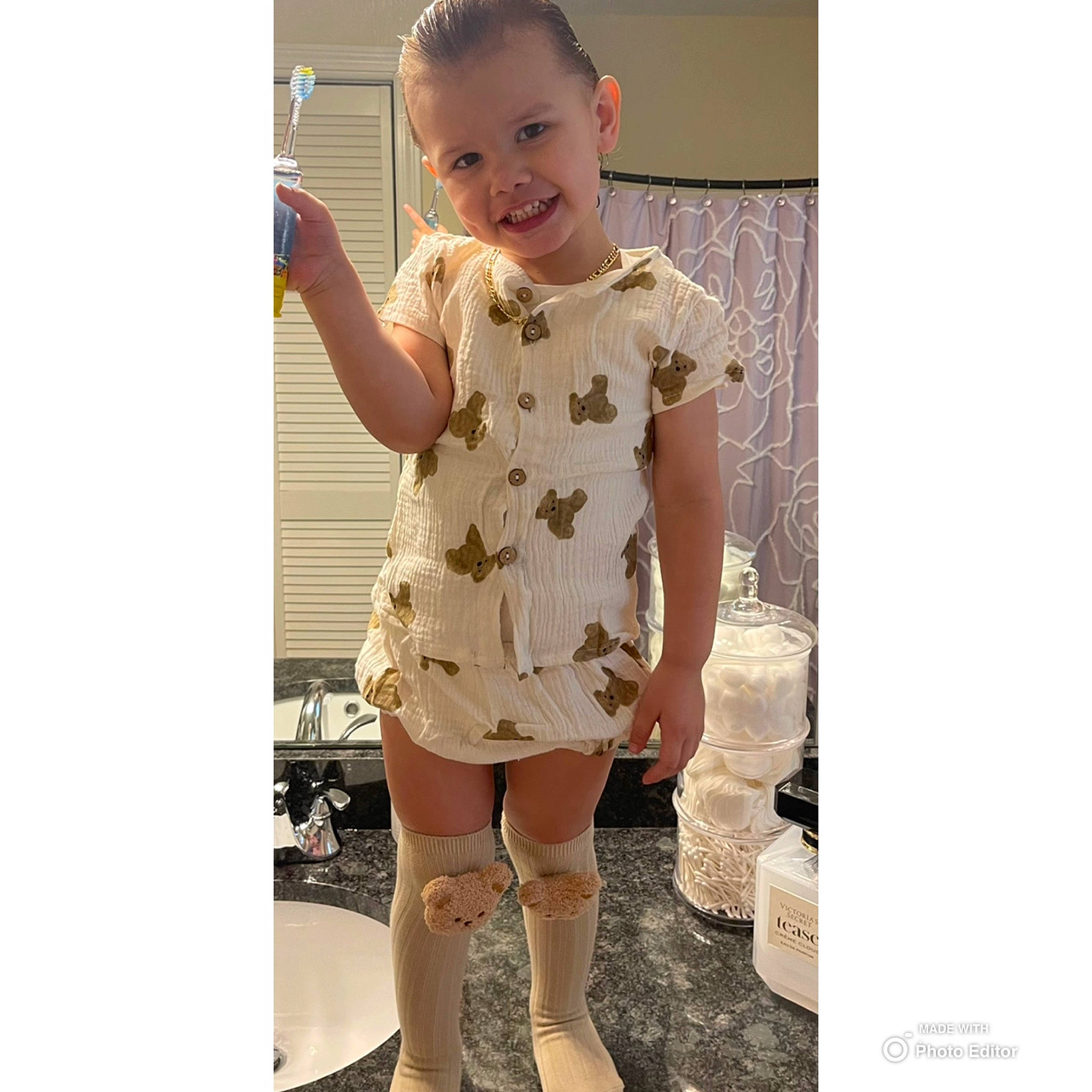 Lenny is registered to the contest to win money with this photo: baby_toddler_clothing, day_dress, dress, face, fashion_design, hair, human_body, human_leg, joy, knee, leg, neck, one_piece_garment, person, shoulder, skin, sleeve, smile, t_shirt, thigh