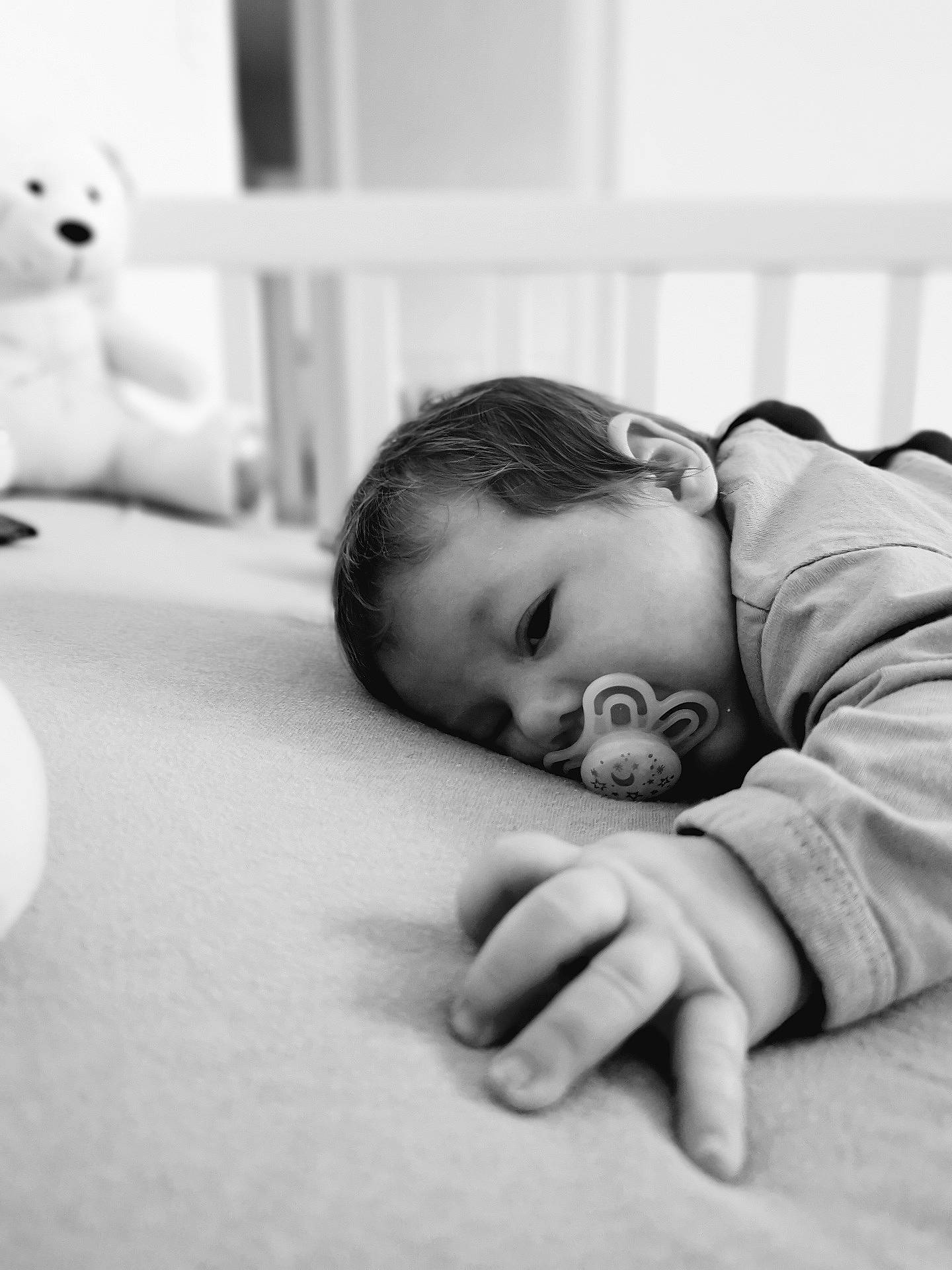Emiliano a rejoint le concours — aidez-le/la à gagner de superbes lots ! baby, bedtime, birth, black, black_and_white, child, eye, hand, head, monochrome, monochrome_photography, people, person, photograph, photography, room, skin, snapshot, stock_photography, toddler