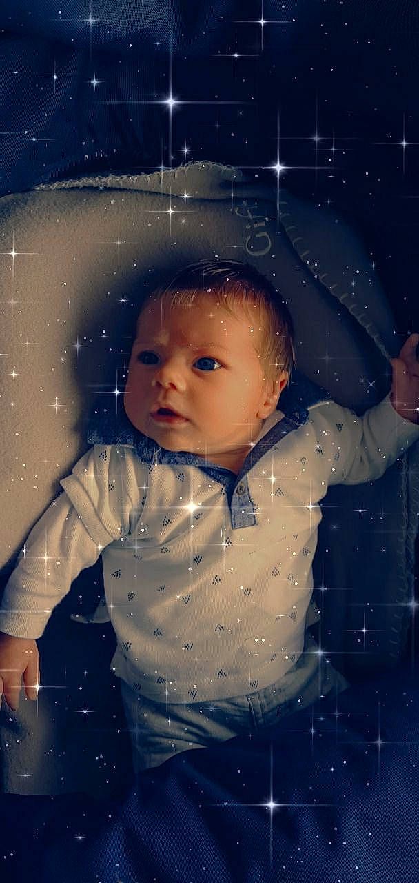 Emiliano a rejoint le concours — aidez-le/la à gagner de superbes lots ! baby, cheek, child, eye, fun, head, human, night, person, photography, portrait, sky, smile, space, standing, toddler