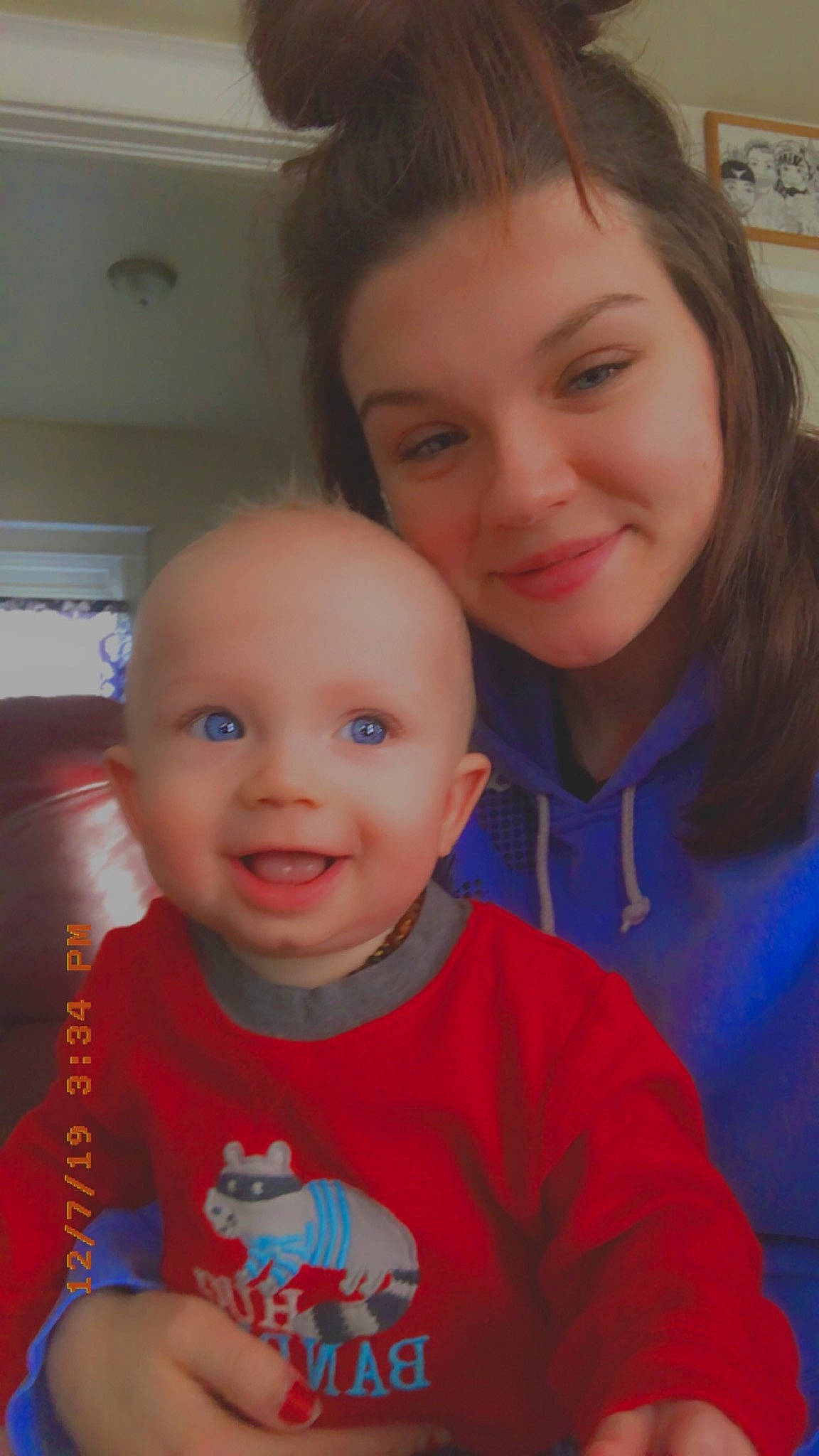 Ivar is registered to the contest to win money with this photo: baby, cheek, child, chin, eye, face, facial_expression, forehead, fun, happy, head, iris, joy, lip, mother, mouth, nose, people, person, skin