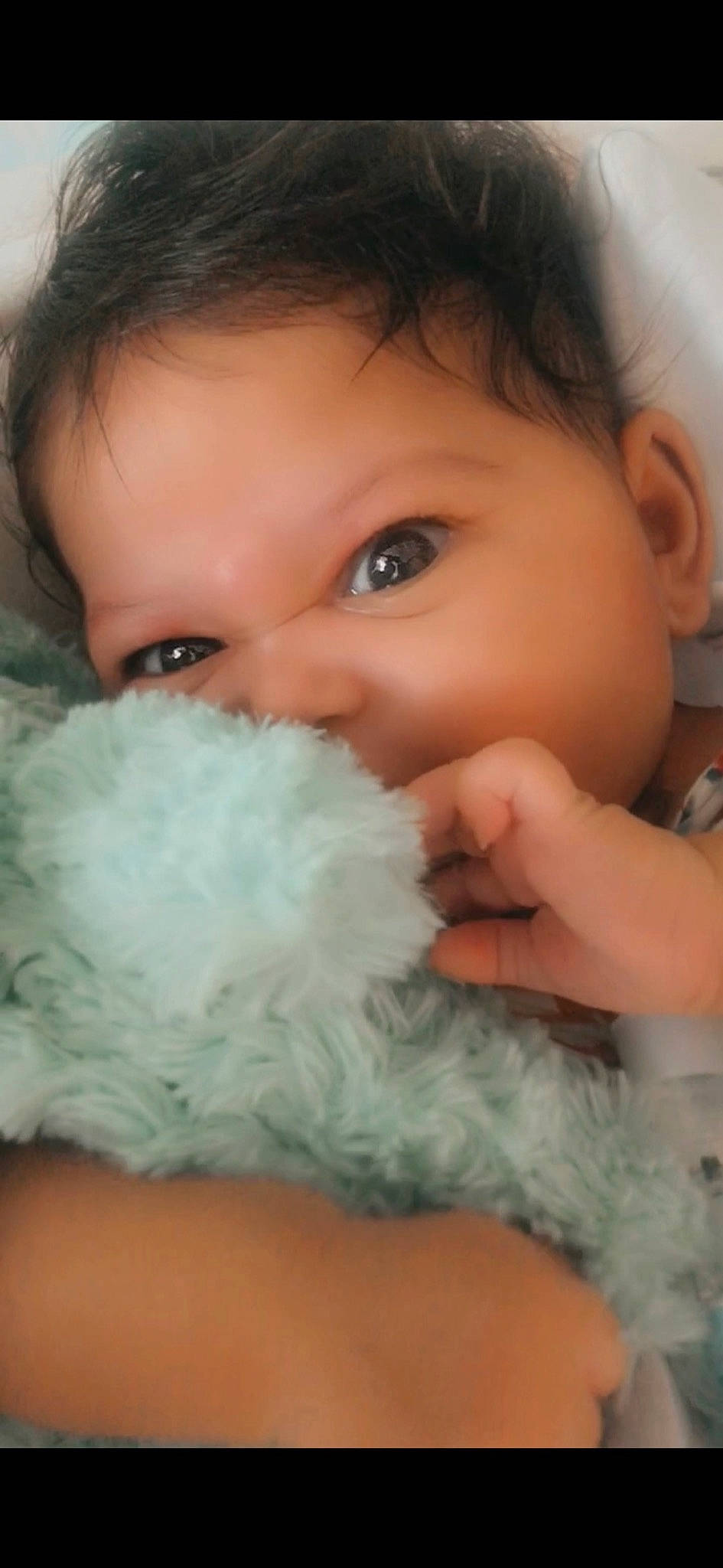 Swayze is registered to the contest to win money with this photo: cheek, chin, dog, ear, eye, eyebrow, eyelash, finger, gesture, hair, hand, iris, lip, mammal, mouth, neck, nose, organ, person, skin