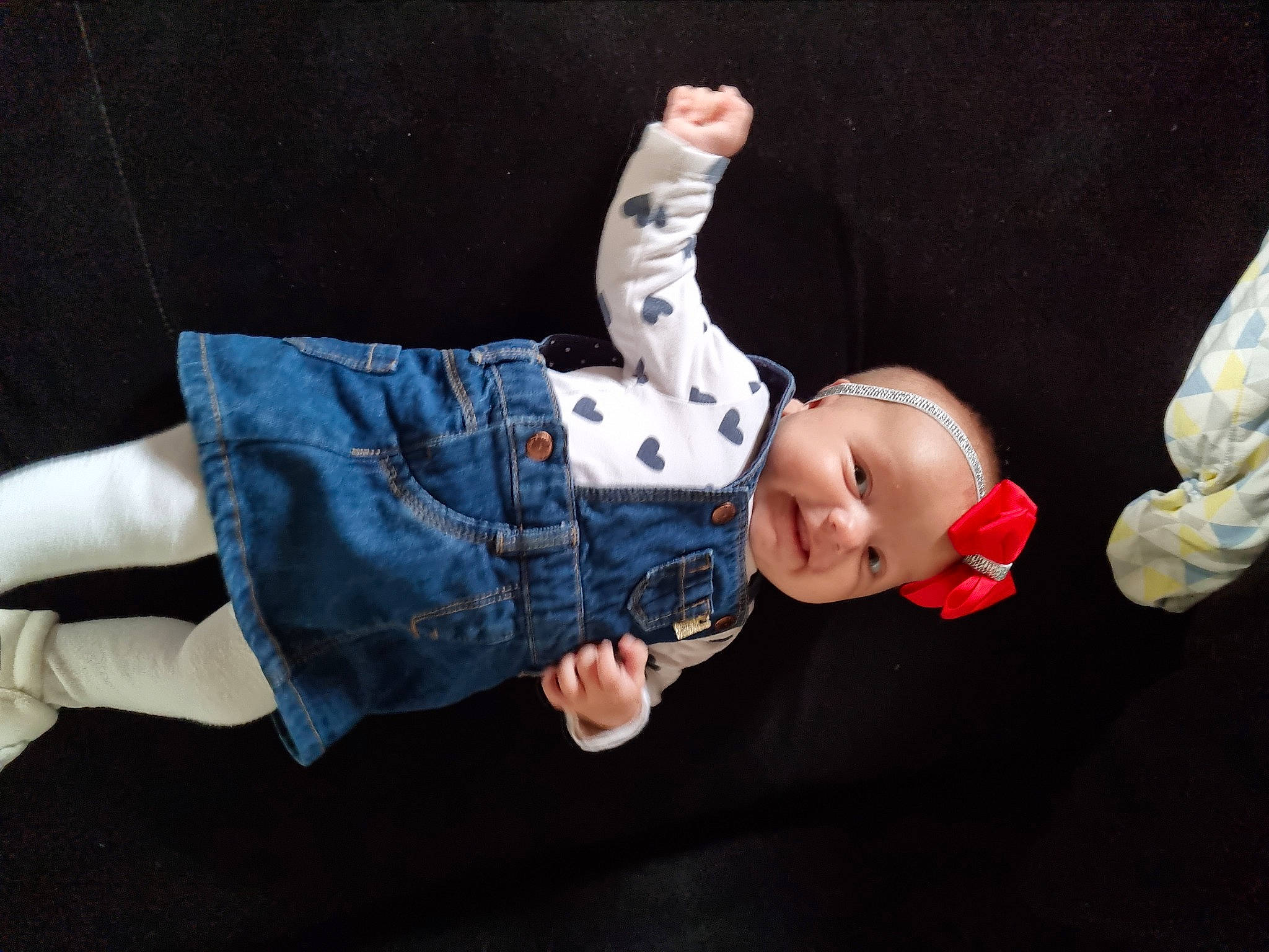 Maya participe au concours pour gagner de l'argent avec cette photo : baby, baby_products, baby_toddler_clothing, child, denim, eye, finger, flash_photography, fun, gesture, hand, happy, headwear, human_body, jeans, person, plant, sleeve, textile, toddler
