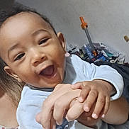 Erwann a rejoint le concours — aidez-le/la à gagner de superbes lots ! baby, child, closeup, clothing, cute, expression, face, family, hand, happy, holding, indoor, infant, joy, people, person, portrait, skin, smiling, toddler