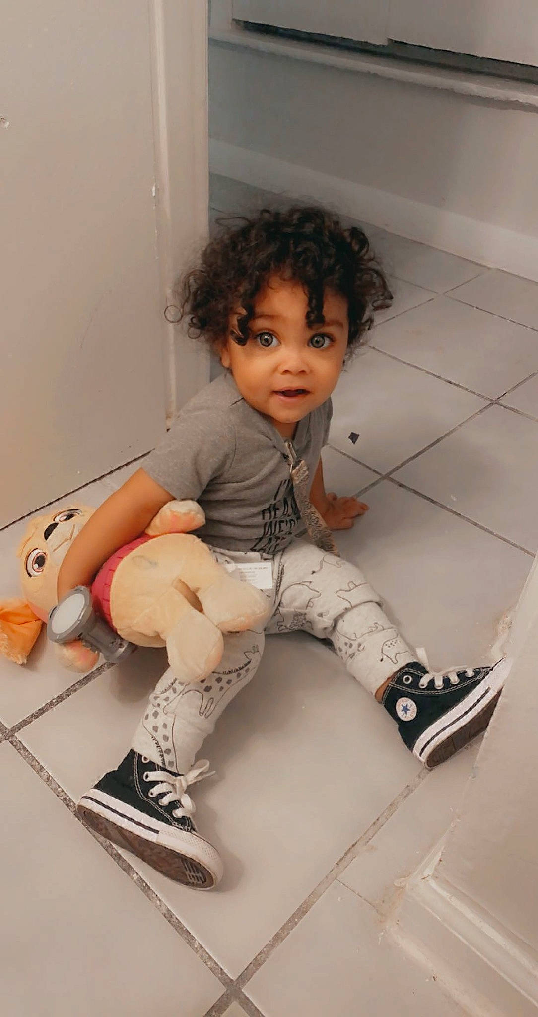 Kenai is registered to the contest to win money with this photo: black_hair, chair, elbow, fashion_design, flash_photography, floor, flooring, footwear, human_leg, joint, knee, leg, person, plumbing_fixture, rolling, shoe, shoulder, sneakers, sock, surprise