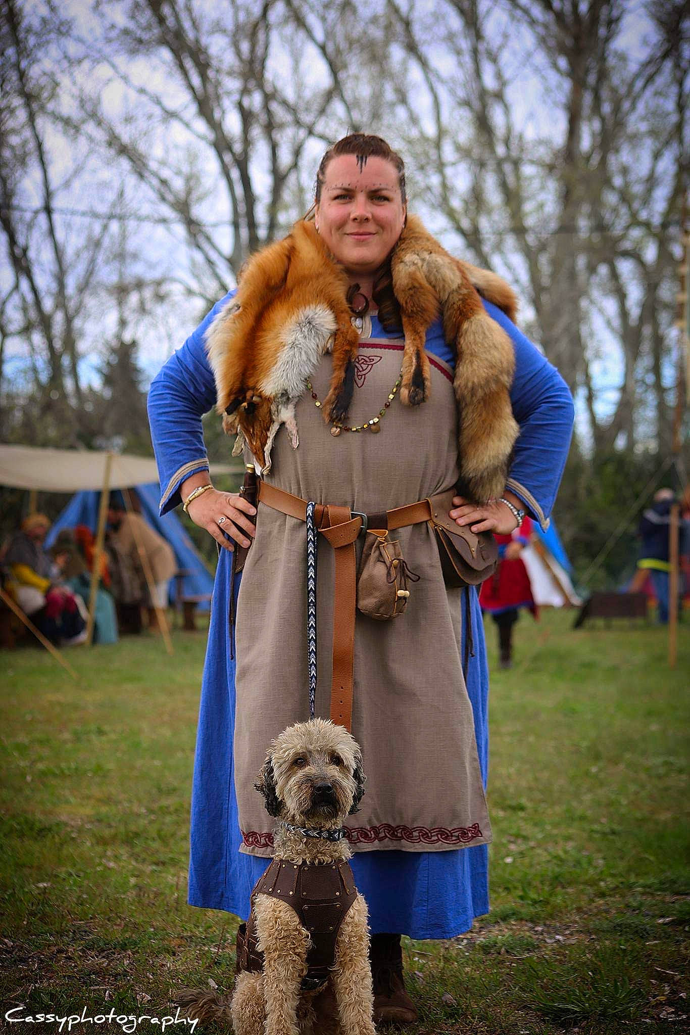 Marley a rejoint le concours — aidez-le/la à gagner de superbes lots ! carnivore, companion_dog, dog, dog_breed, electric_blue, event, fawn, fun, fur, fur_clothing, grass, jacket, jewellery, overcoat, sky, smile, sporting_group, tent, toy_dog, tree