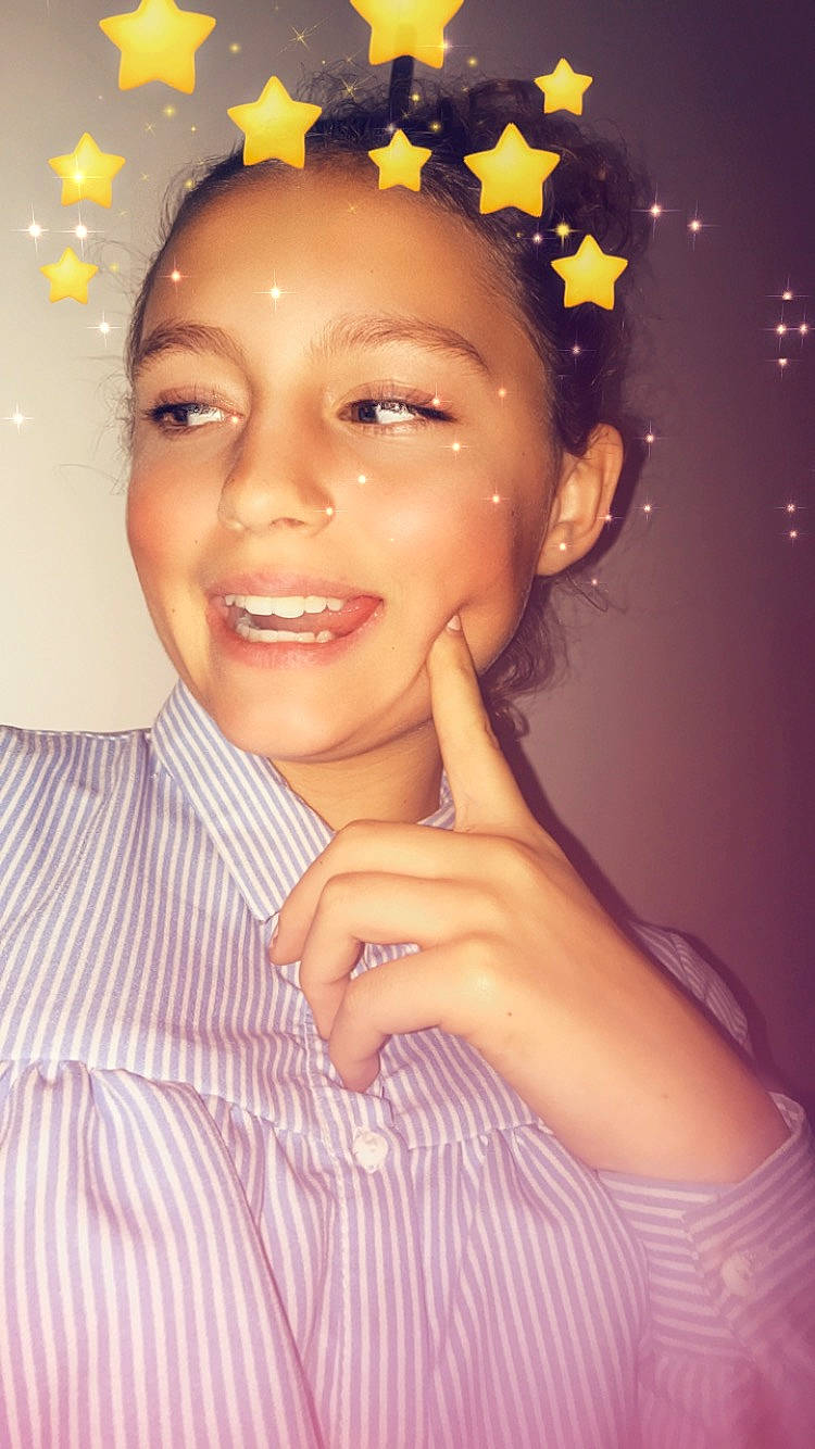 Aelia a rejoint le concours — aidez-le/la à gagner de superbes lots ! beauty, black_hair, cheek, chin, emotion, eye, eyebrow, face, facial_expression, forehead, fun, girl, head, human_hair_color, joy, lip, nose, person, pink, skin