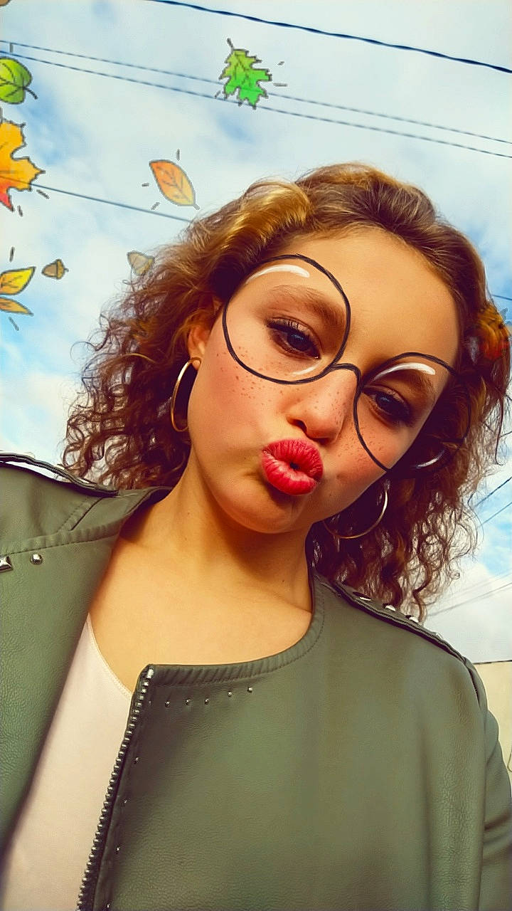 Aelia a rejoint le concours — aidez-le/la à gagner de superbes lots ! beauty, black_hair, brown_hair, cool, eyebrow, eyewear, girl, glasses, hair_coloring, hairstyle, human_hair_color, lip, long_hair, person, smile, sunglasses, vision_care