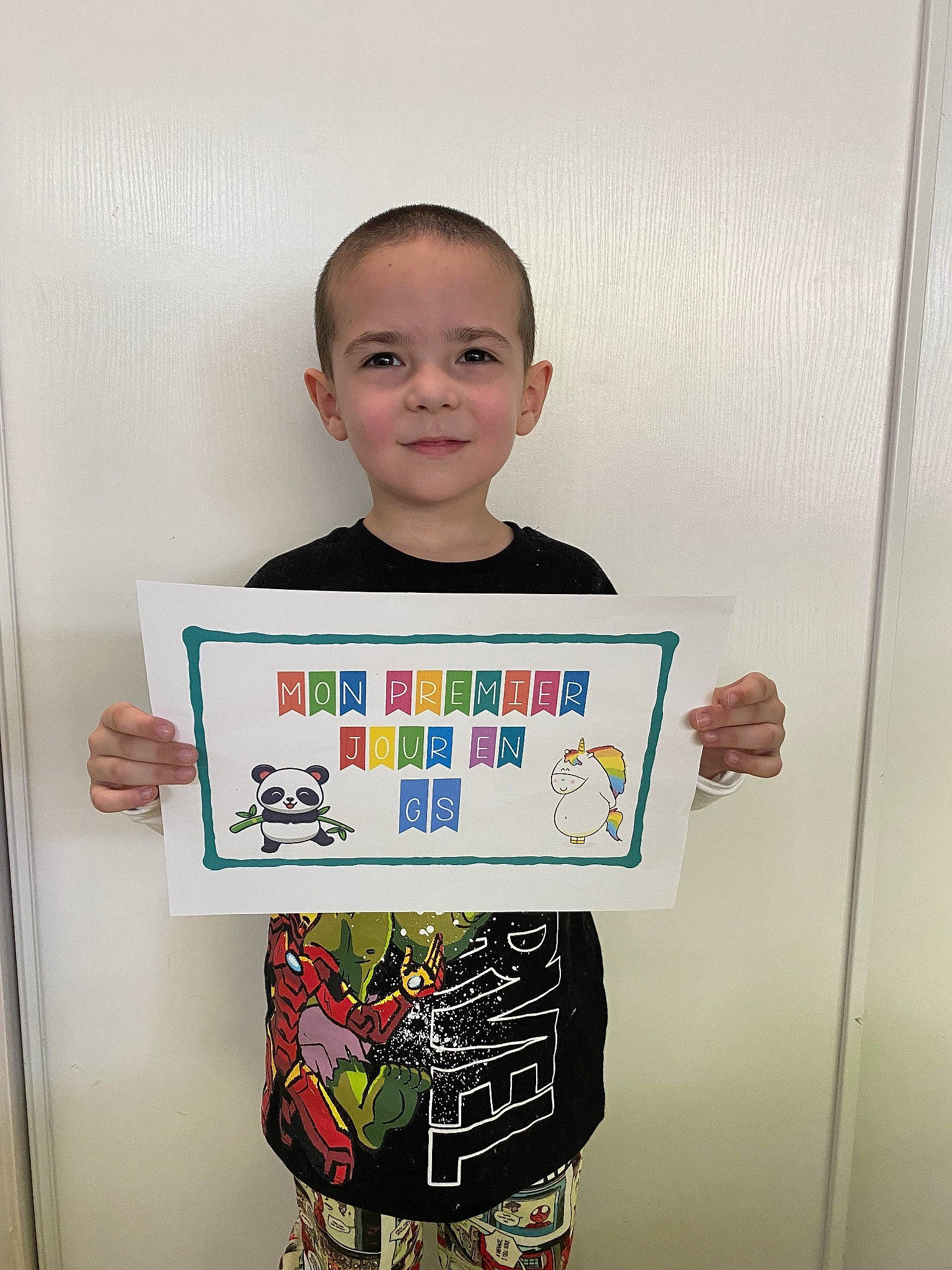 Dingo Mirabel participe au concours pour gagner de l'argent avec cette photo : art, child, event, fashion_design, happy, joy, pattern, person, picture_frame, room, sleeve, smile, t_shirt, toddler, top, visual_arts