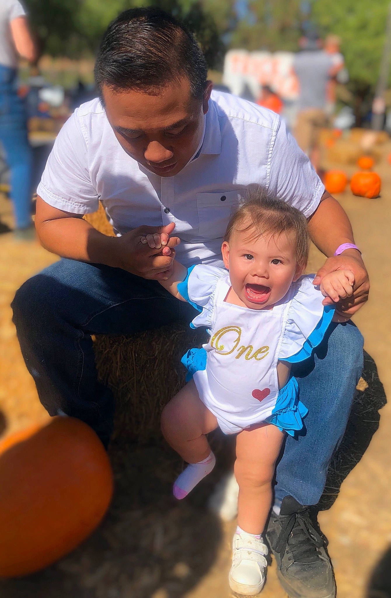 Aurelia is registered to the contest to win money with this photo: child, fun, happy, holiday, leisure, people, person, play, sitting, smile, toddler, vacation