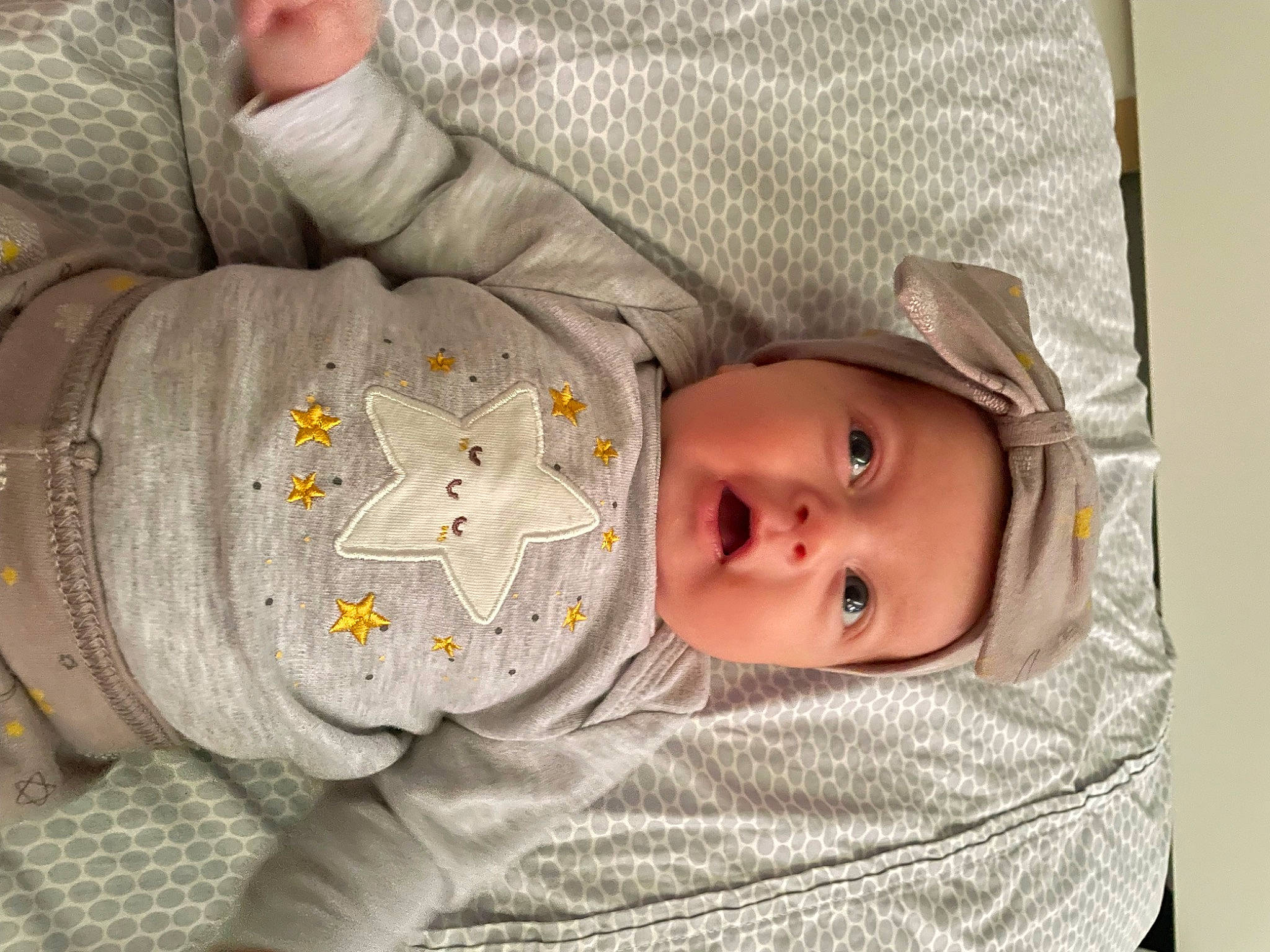 Aliyah participe au concours pour gagner de l'argent avec cette photo : baby, baby_products, baby_safety, baby_sleeping, baby_toddler_clothing, cheek, child, chin, comfort, eye, face, head, headwear, linens, mammal, pattern, person, room, skin, sleeve