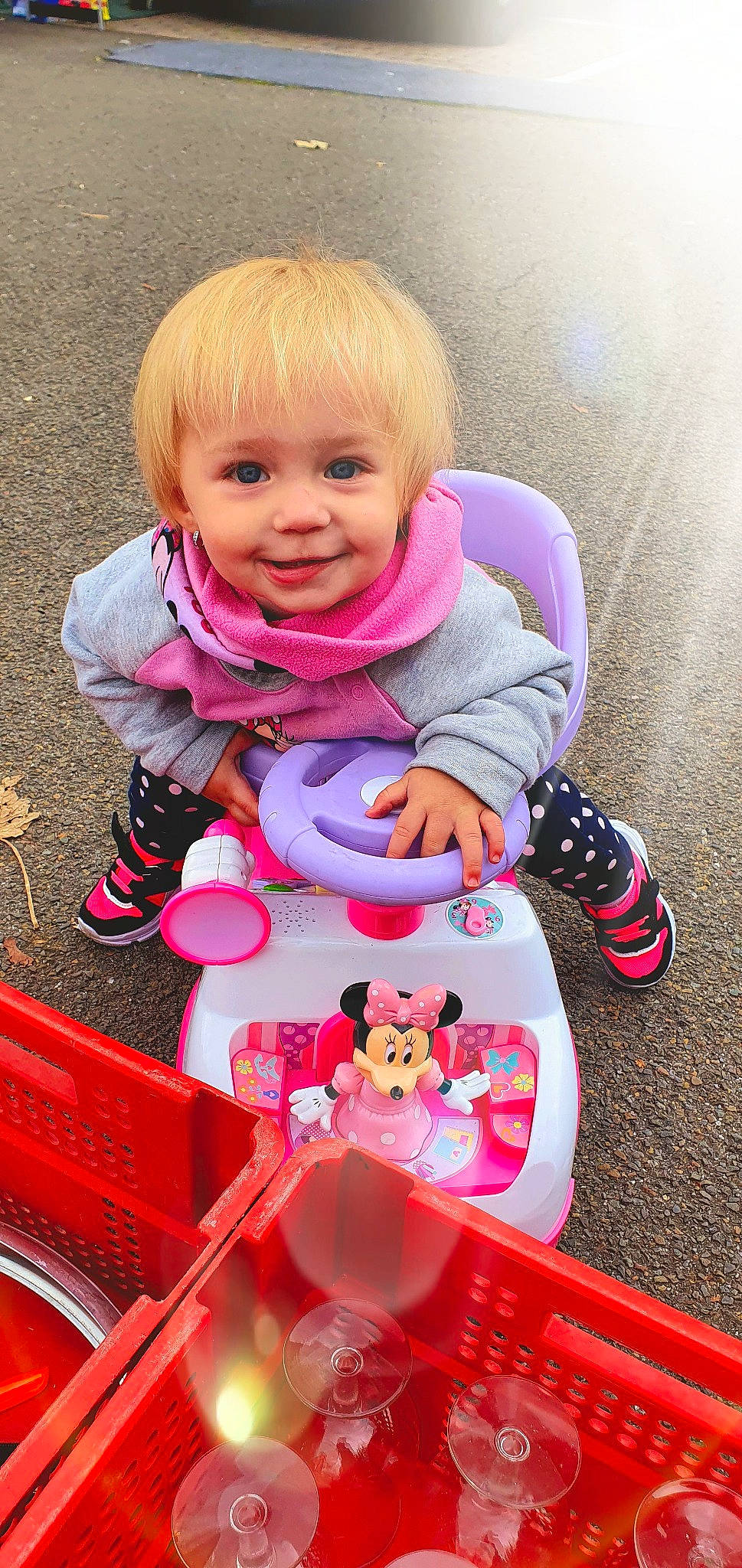 Célia a rejoint le concours — aidez-le/la à gagner de superbes lots ! baby, baby_products, child, fun, happy, joy, person, pink, play, skin, smile, toddler