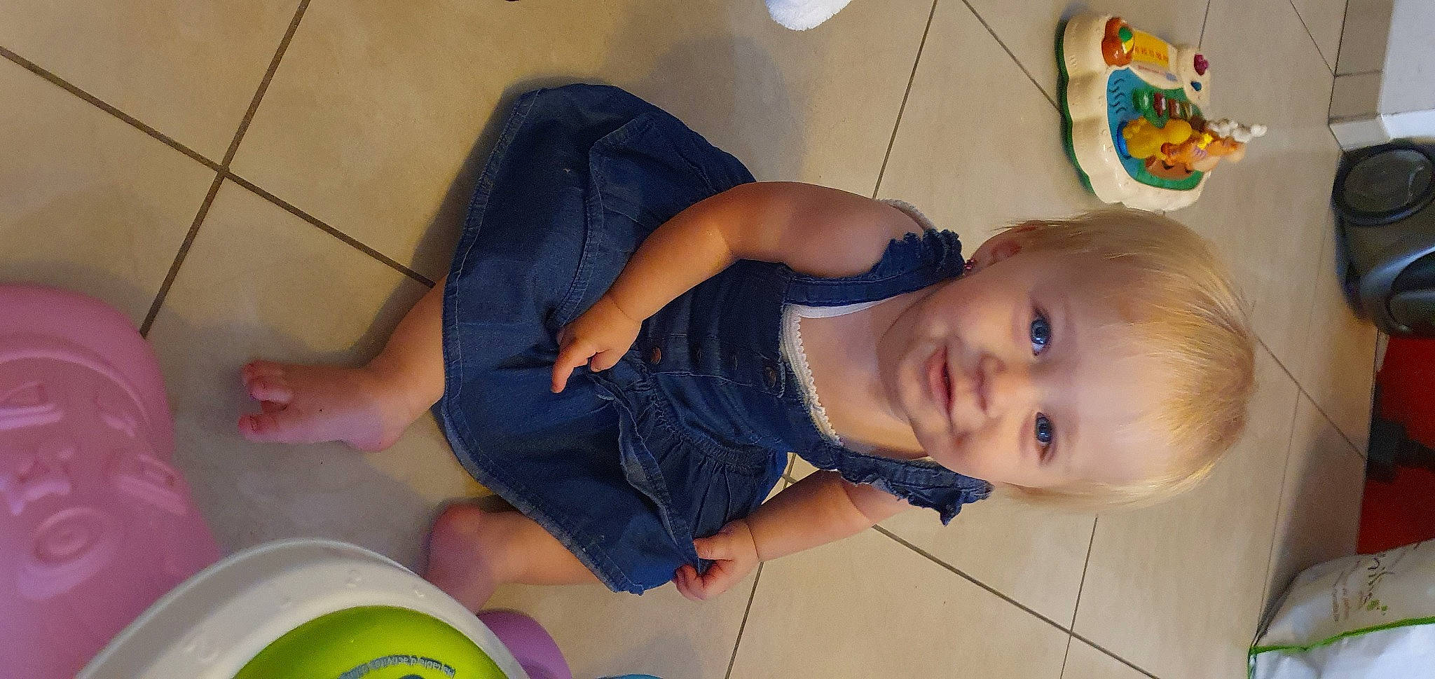 Cèlia a rejoint le concours — aidez-le/la à gagner de superbes lots ! child, joy, person, play, toddler