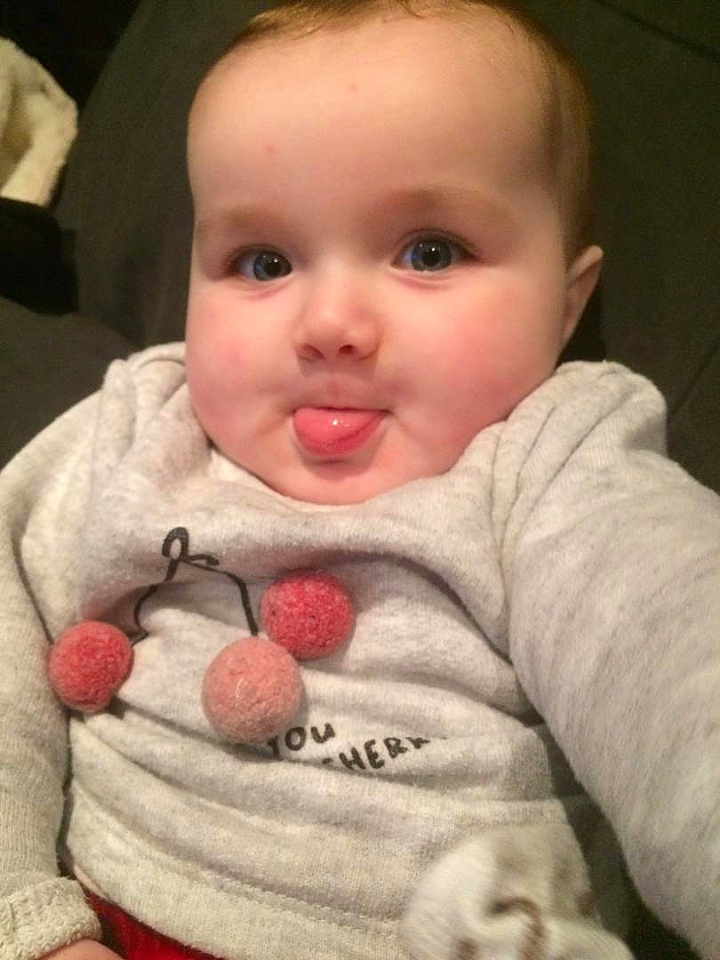 Diane participe au concours pour gagner de l'argent avec cette photo : baby, baby_products, cheek, child, eye, face, finger, head, lip, mouth, nose, person, product, skin, smile, toddler