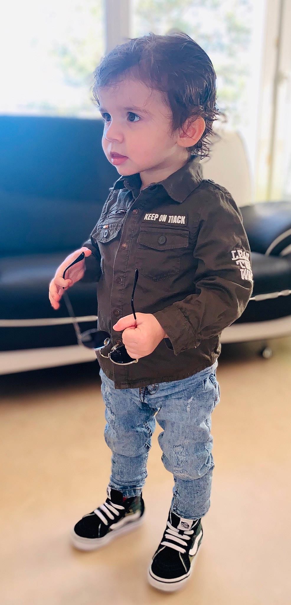 Josef participe au concours pour gagner de l'argent avec cette photo : baby, child, child_model, clothing, cool, denim, jacket, jeans, male, outerwear, person, pocket, sleeve, standing, t_shirt, toddler, top