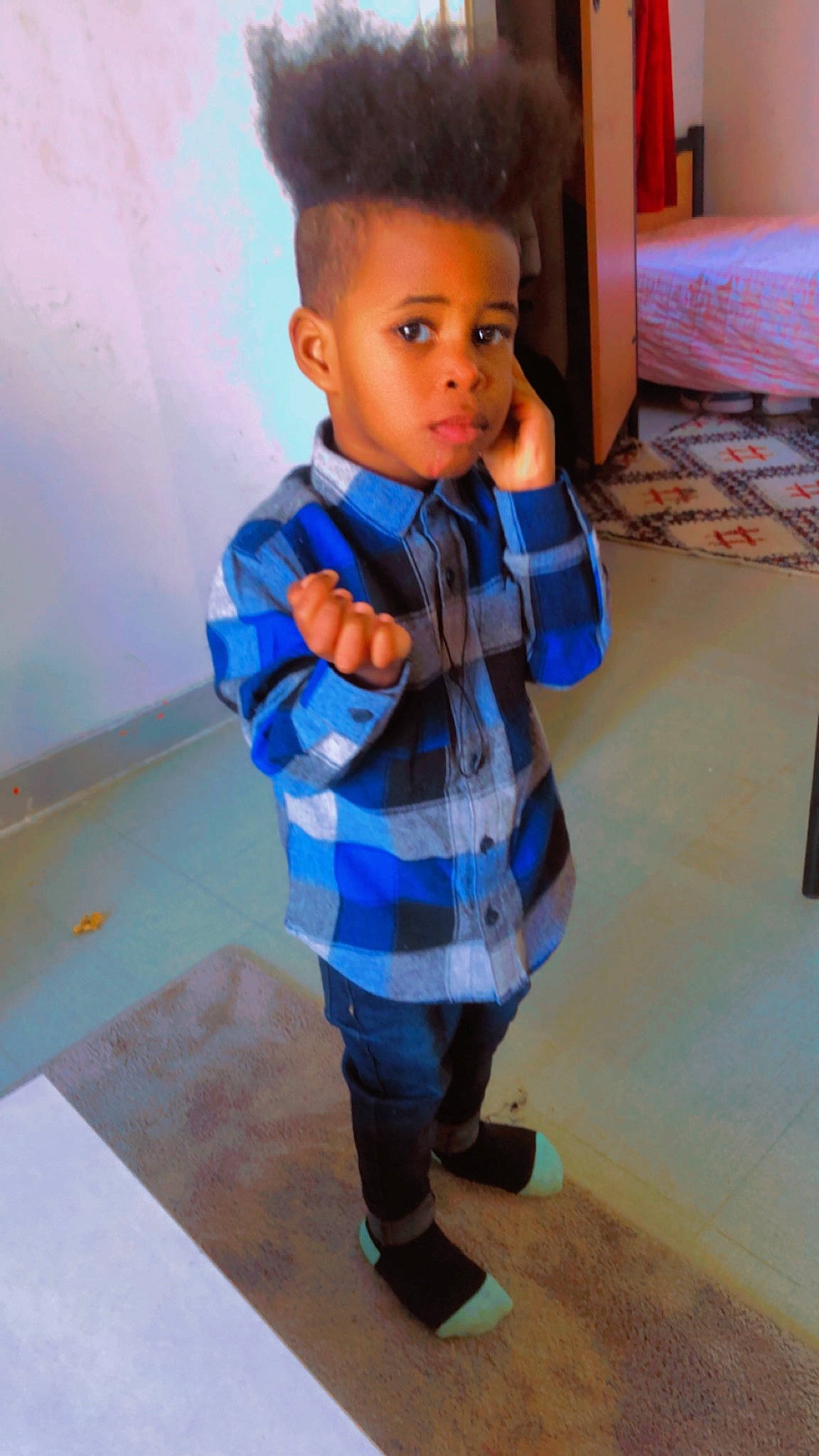 Alexis participe au concours pour gagner de l'argent avec cette photo : baby_toddler_clothing, child, cool, denim, electric_blue, floor, flooring, fun, hair, happy, hardwood, orange, pattern, person, plaid, sleeve, standing, t_shirt, tartan, toddler