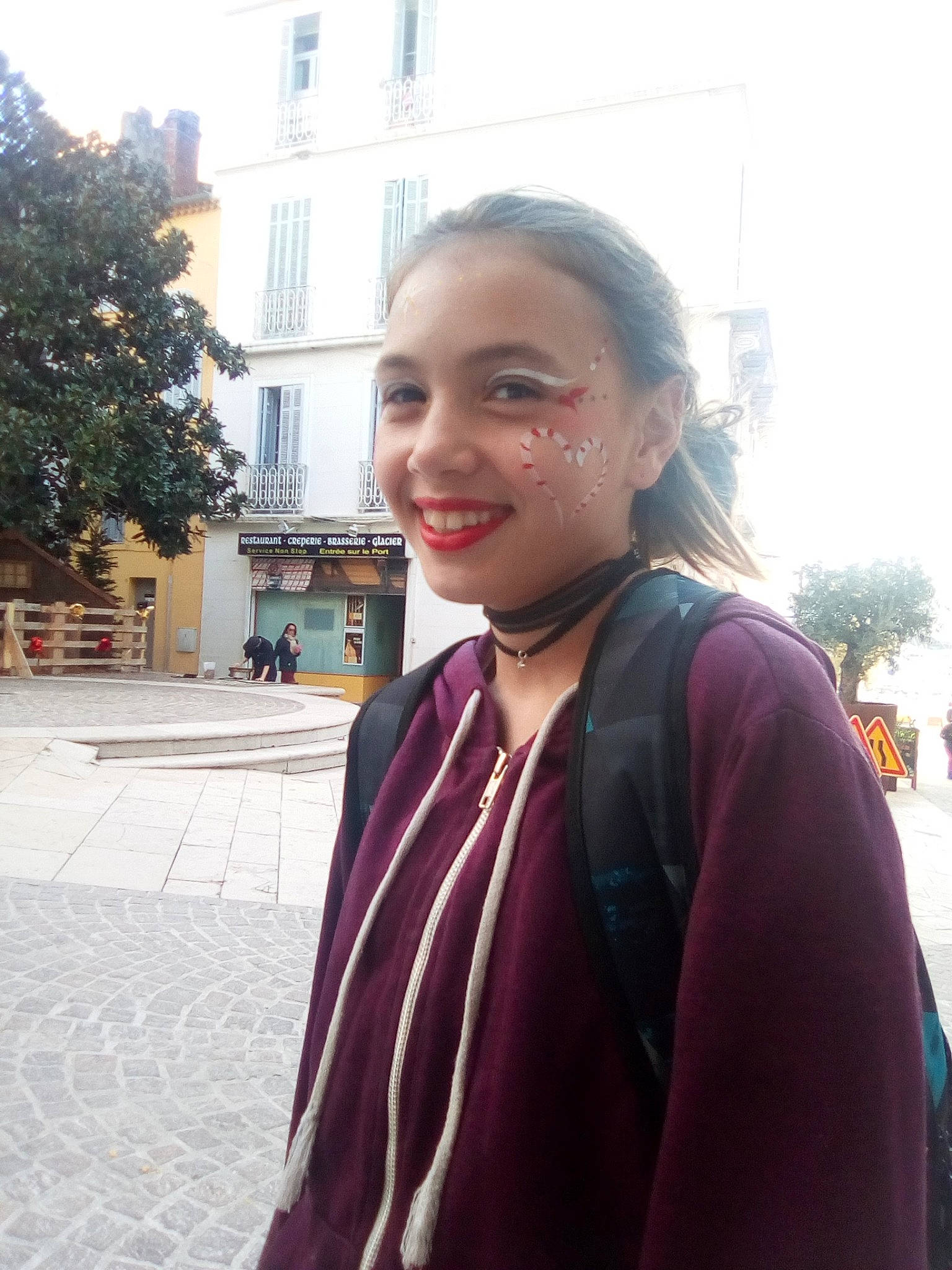 Lou-ann participe au concours pour gagner de l'argent avec cette photo : beauty, cool, fun, girl, hair, hair_coloring, hairstyle, joy, long_hair, neck, outerwear, person, purple, scarf, smile, snapshot, temple, vacation