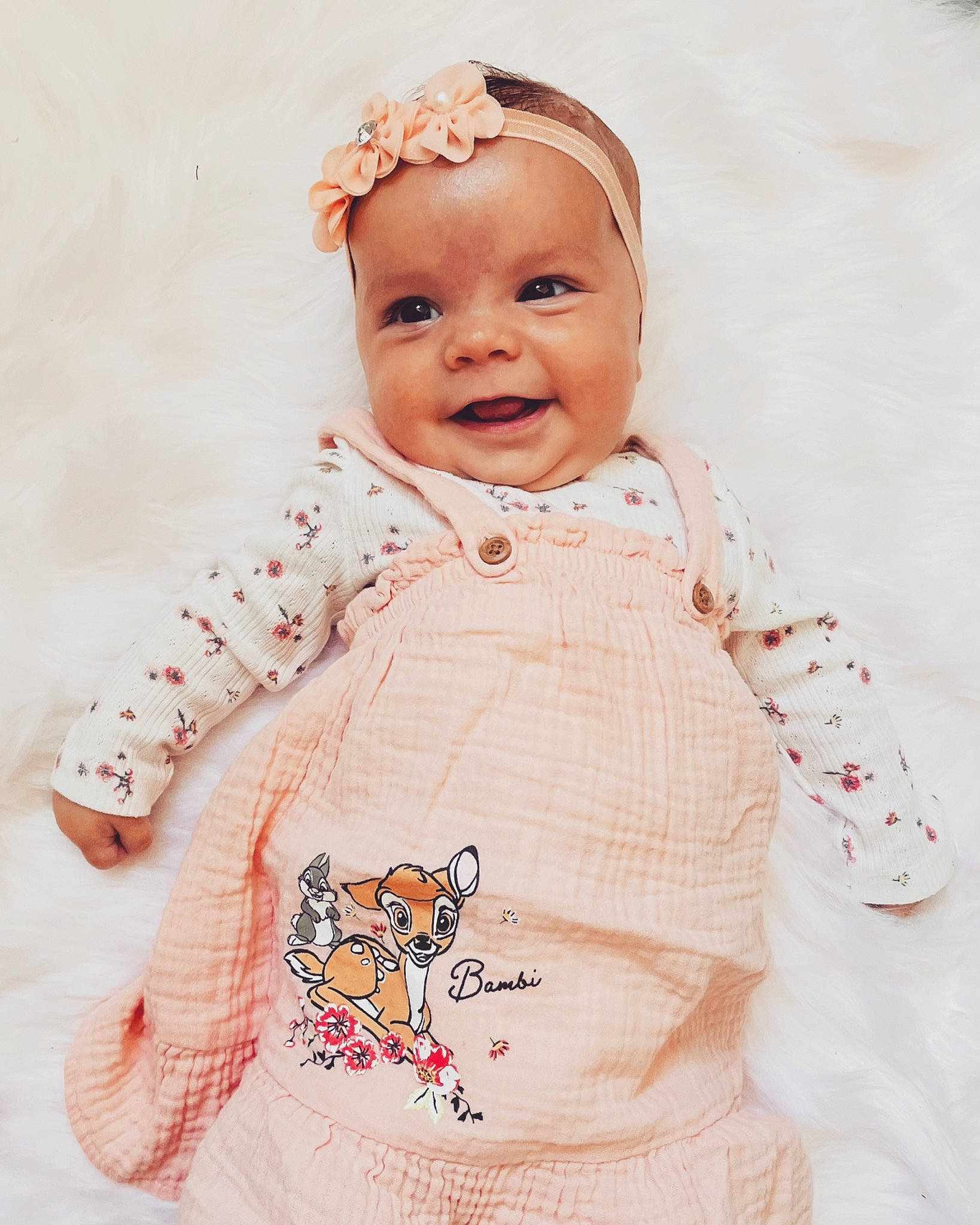 Nelya a rejoint le concours — aidez-le/la à gagner de superbes lots ! baby, baby_products, baby_toddler_clothing, cap, cheek, dress, embellishment, face, fashion_accessory, happy, headpiece, headwear, linens, outerwear, pattern, peach, person, pink, sleeve, smile