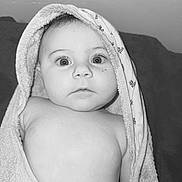Anna a rejoint le concours — aidez-le/la à gagner de superbes lots ! baby, child, towel, hood, portrait, black_and_white, skin, face, eyes, expression, indoors, cute, curious, infant, closeup, newborn, soft, blanket, person, young_child