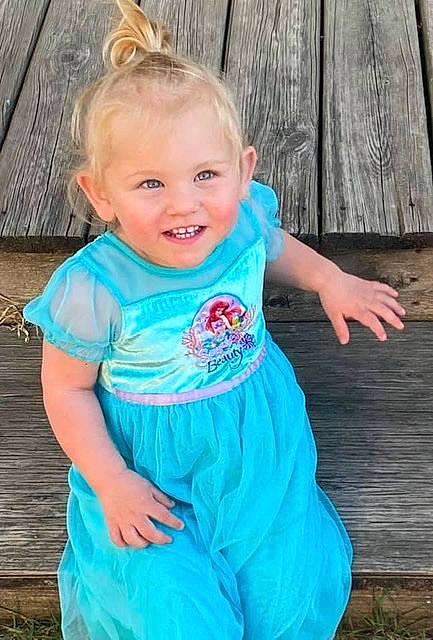 Journee is registered to the contest to win money with this photo: arm, azure, baby_toddler_clothing, blue, clothing, dress, eye, face, green, hairstyle, happy, head, iris, joy, people_in_nature, person, photograph, shoulder, skin, sleeve