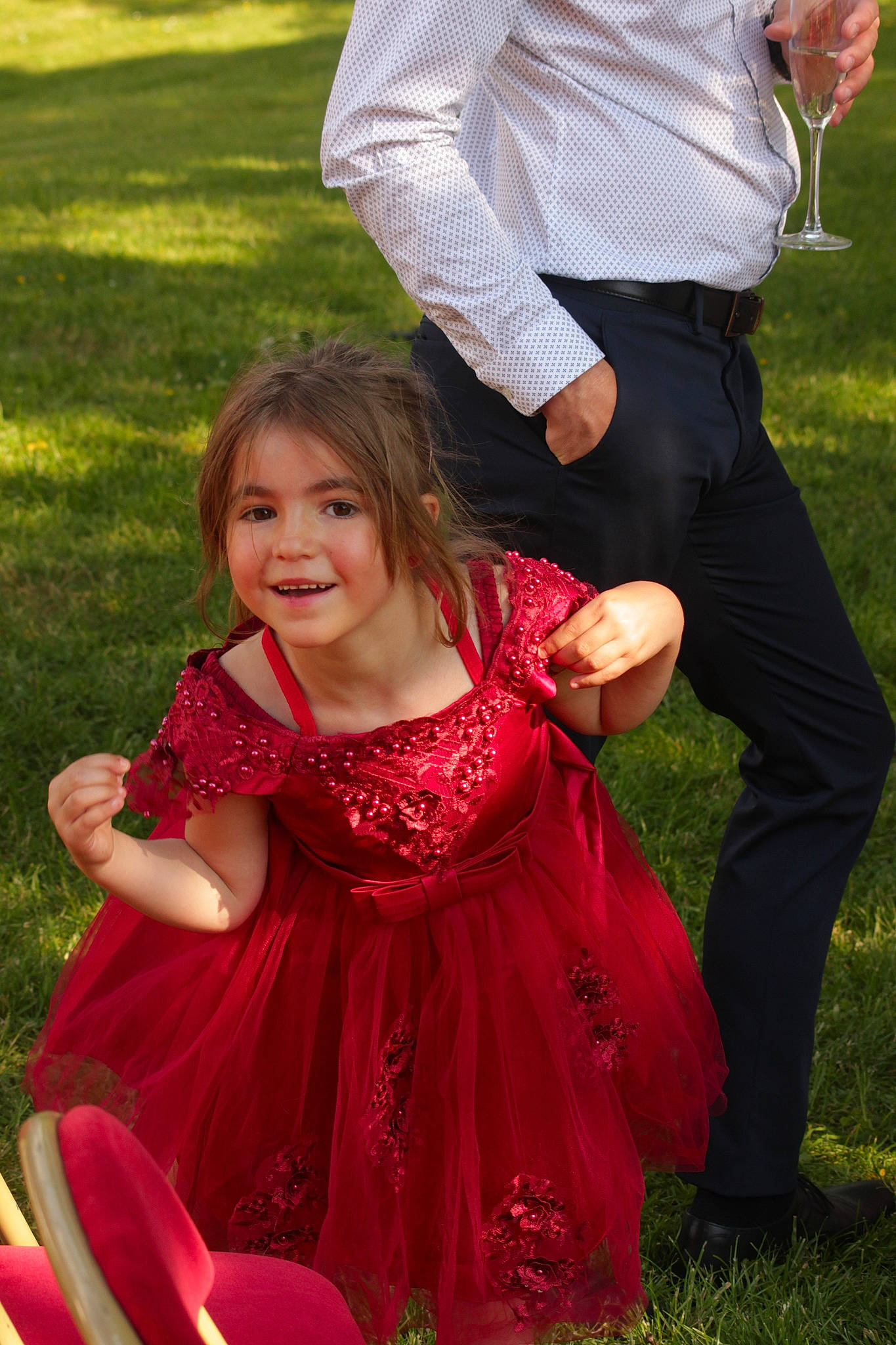 Gabriella a rejoint le concours — aidez-le/la à gagner de superbes lots ! beauty, botany, child, dress, facial_expression, fashion, formal_wear, fun, gesture, grass, hairstyle, happy, joy, people_in_nature, person, pink, recreation, smile, summer, textile