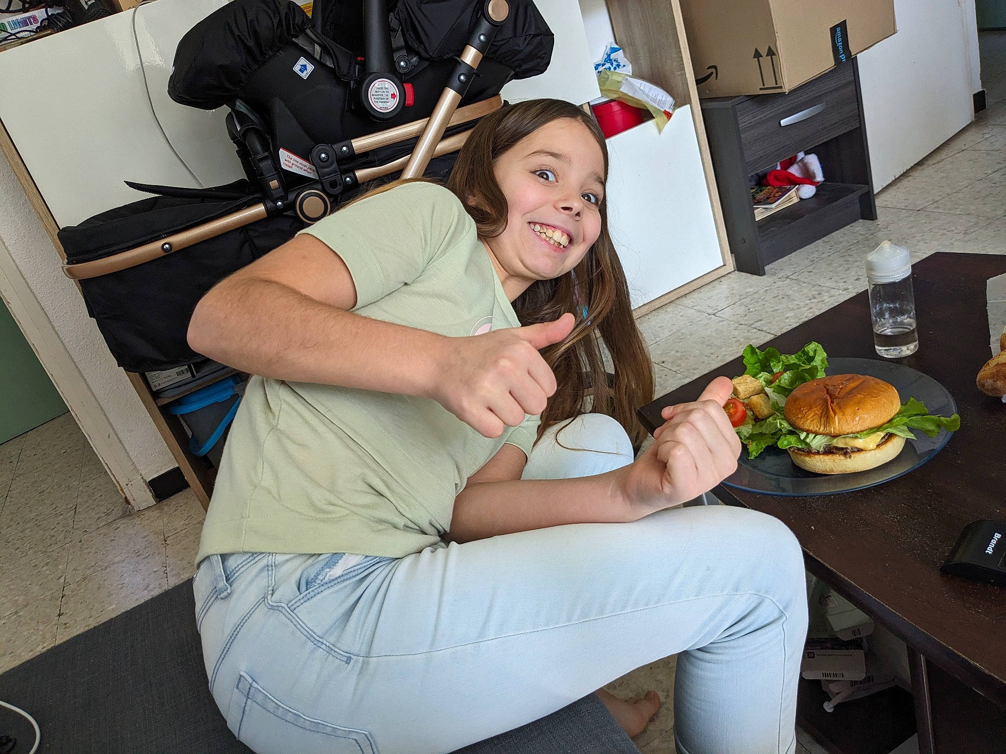 Shereleen participe au concours pour gagner de l'argent avec cette photo : bowl, chair, comfort, cooking, event, food, fruit, fun, human_leg, joy, knee, leisure, person, plate, room, service, shorts, sitting, smile, table