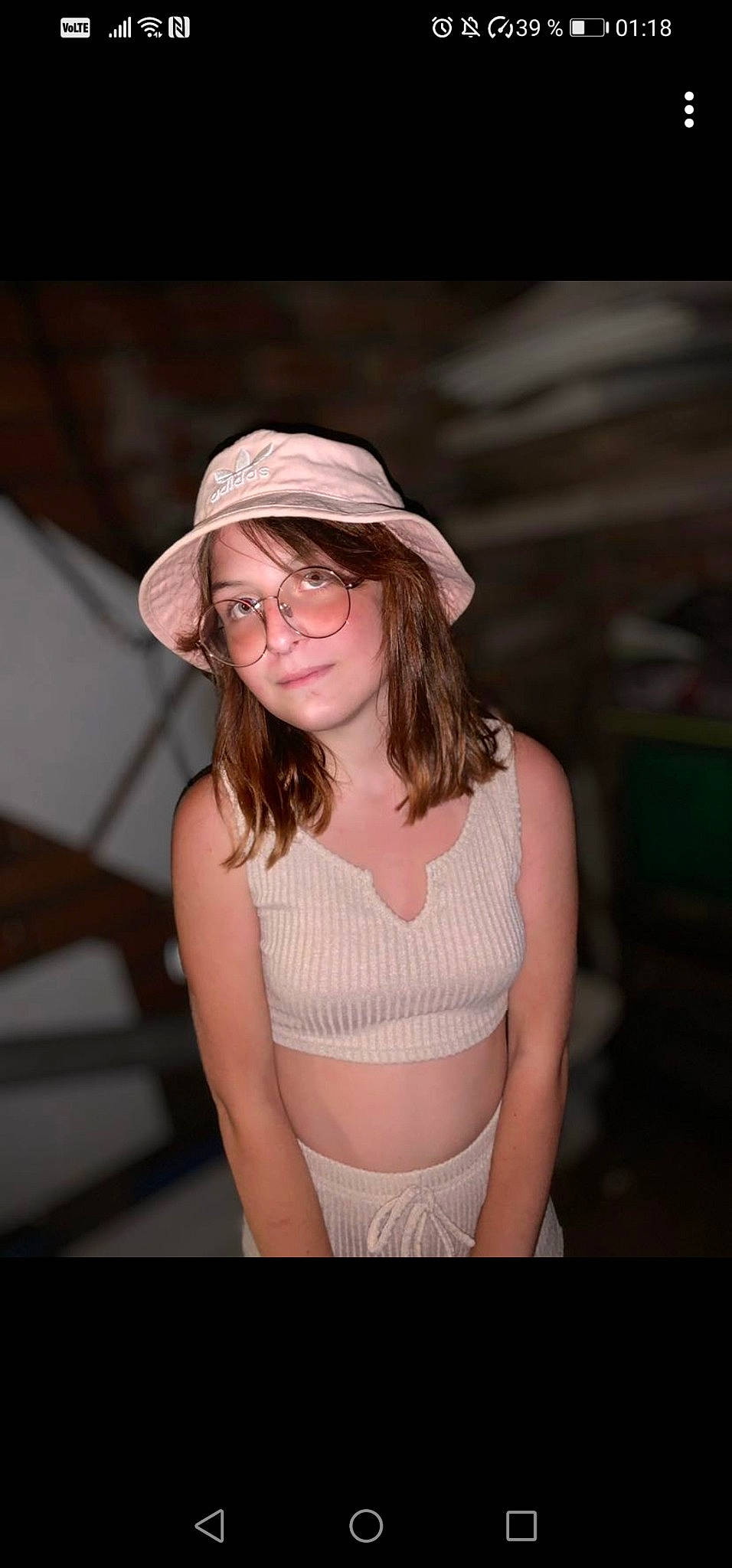 Circé a rejoint le concours — aidez-le/la à gagner de superbes lots ! black_hair, brassiere, chest, elbow, fashion, fedora, flash_photography, hat, lingerie, lip, navel, necklace, person, shoulder, skin, stomach, sun_hat, thigh, trunk, undergarment